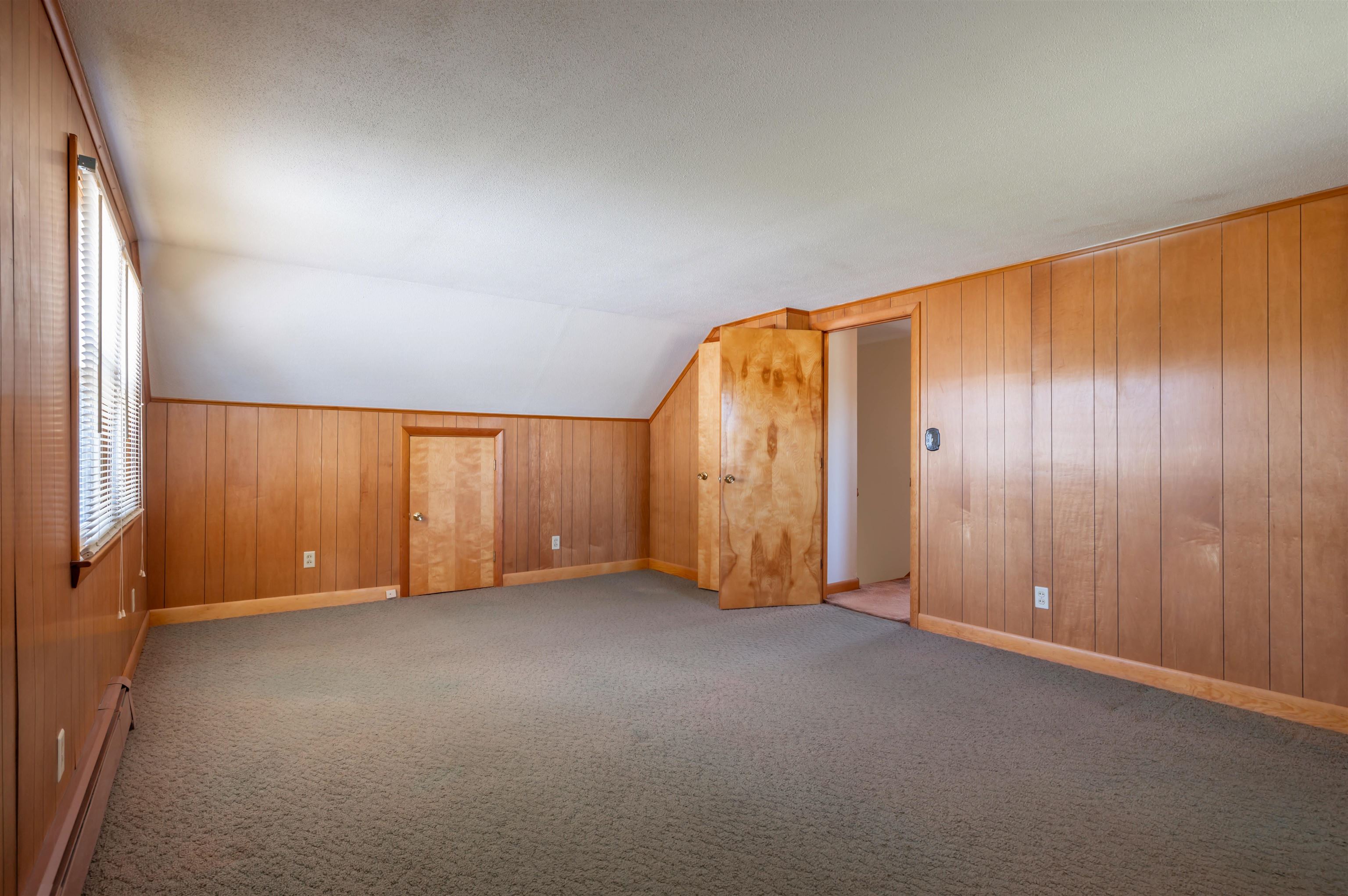 9 Juniper Ln, Nashua, NH 03063