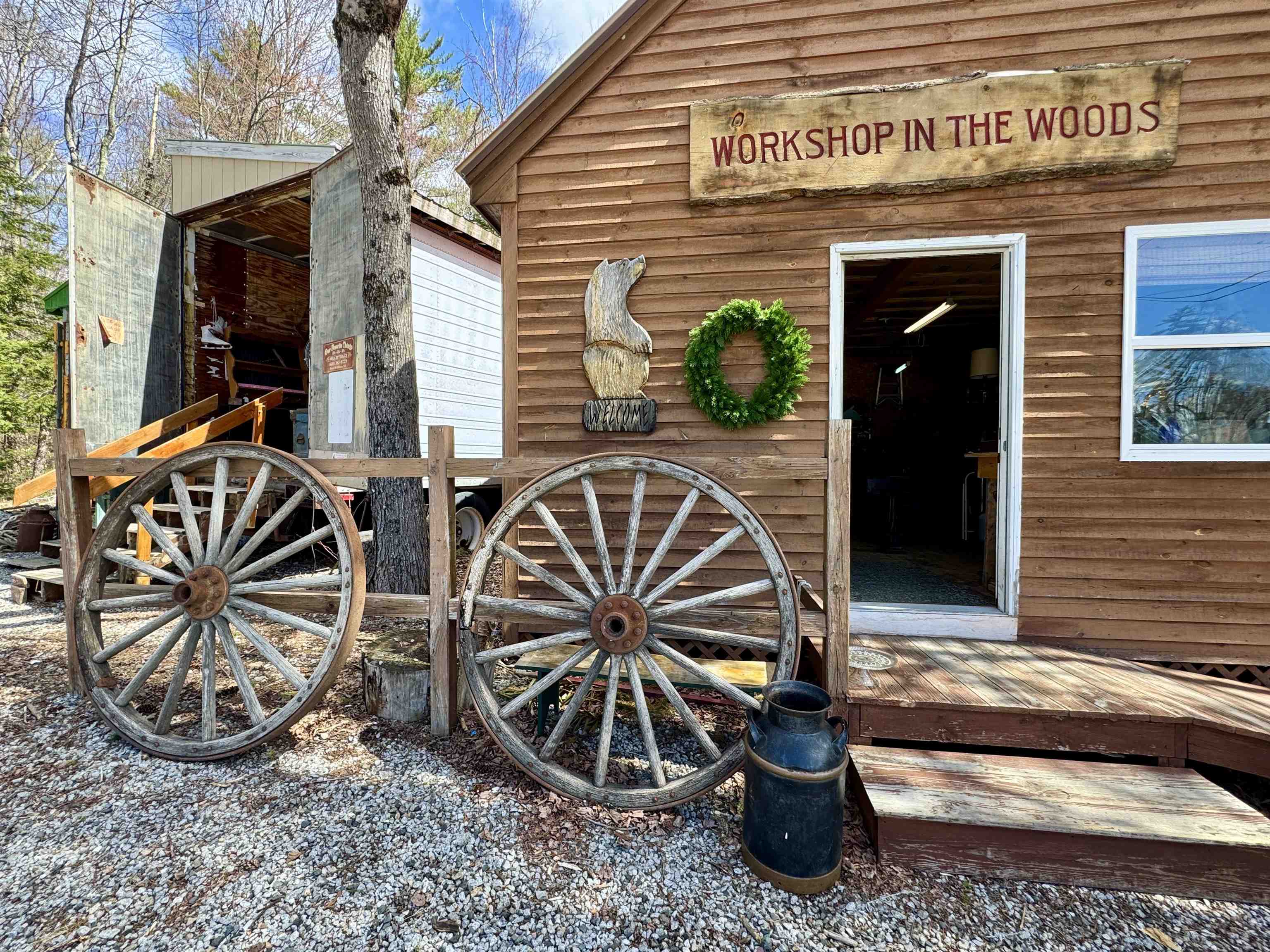 Workshop & 2 storage trailers