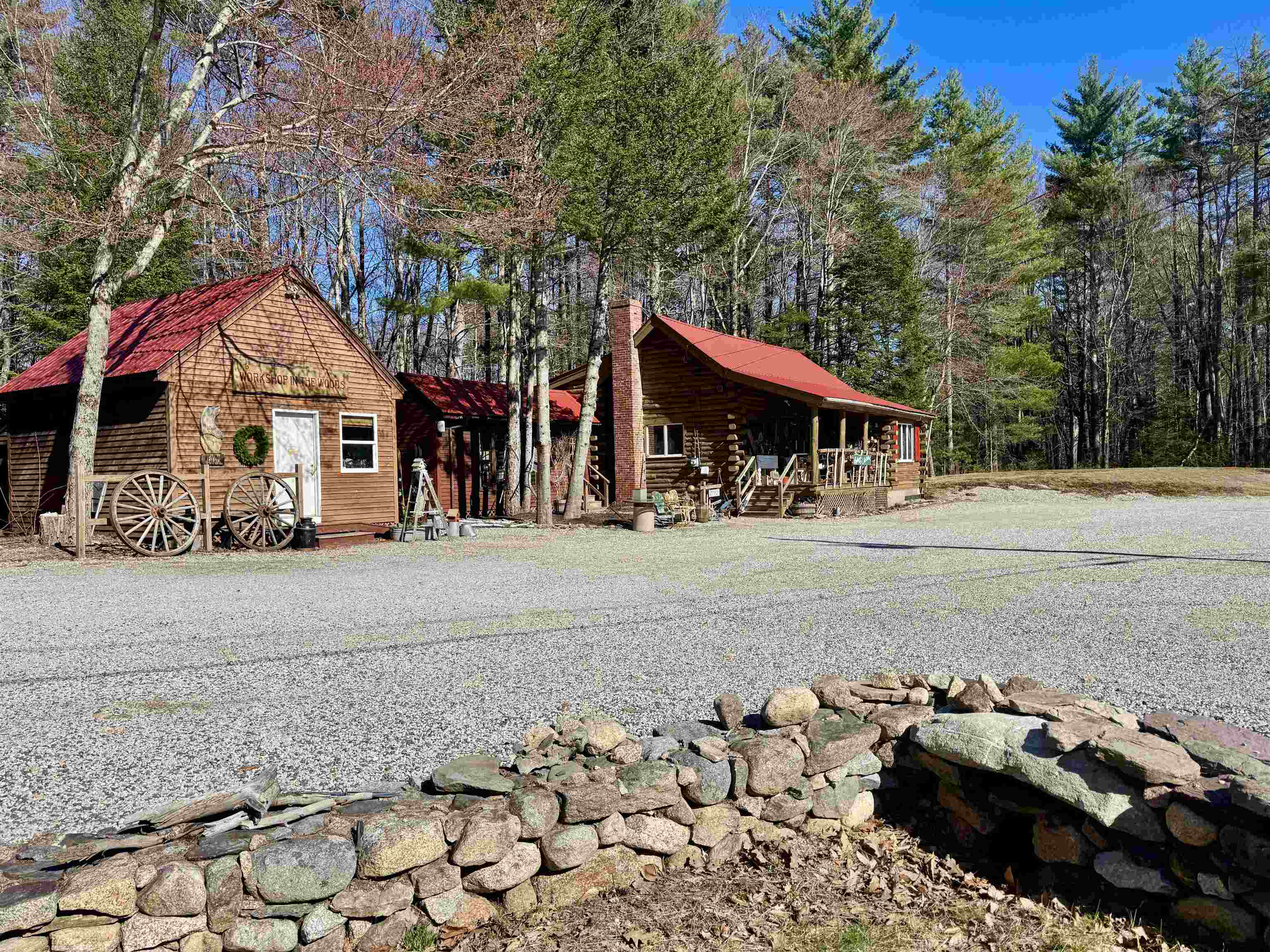 Setting has circular driveway(s)