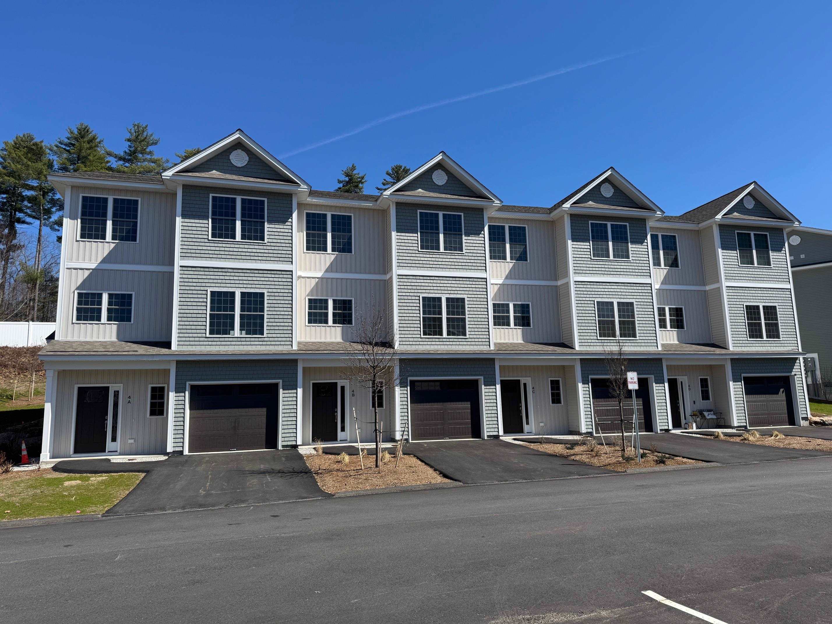 Goffstown NH&nbsp;Condo for sale $$552,580 $281 per sq.ft.