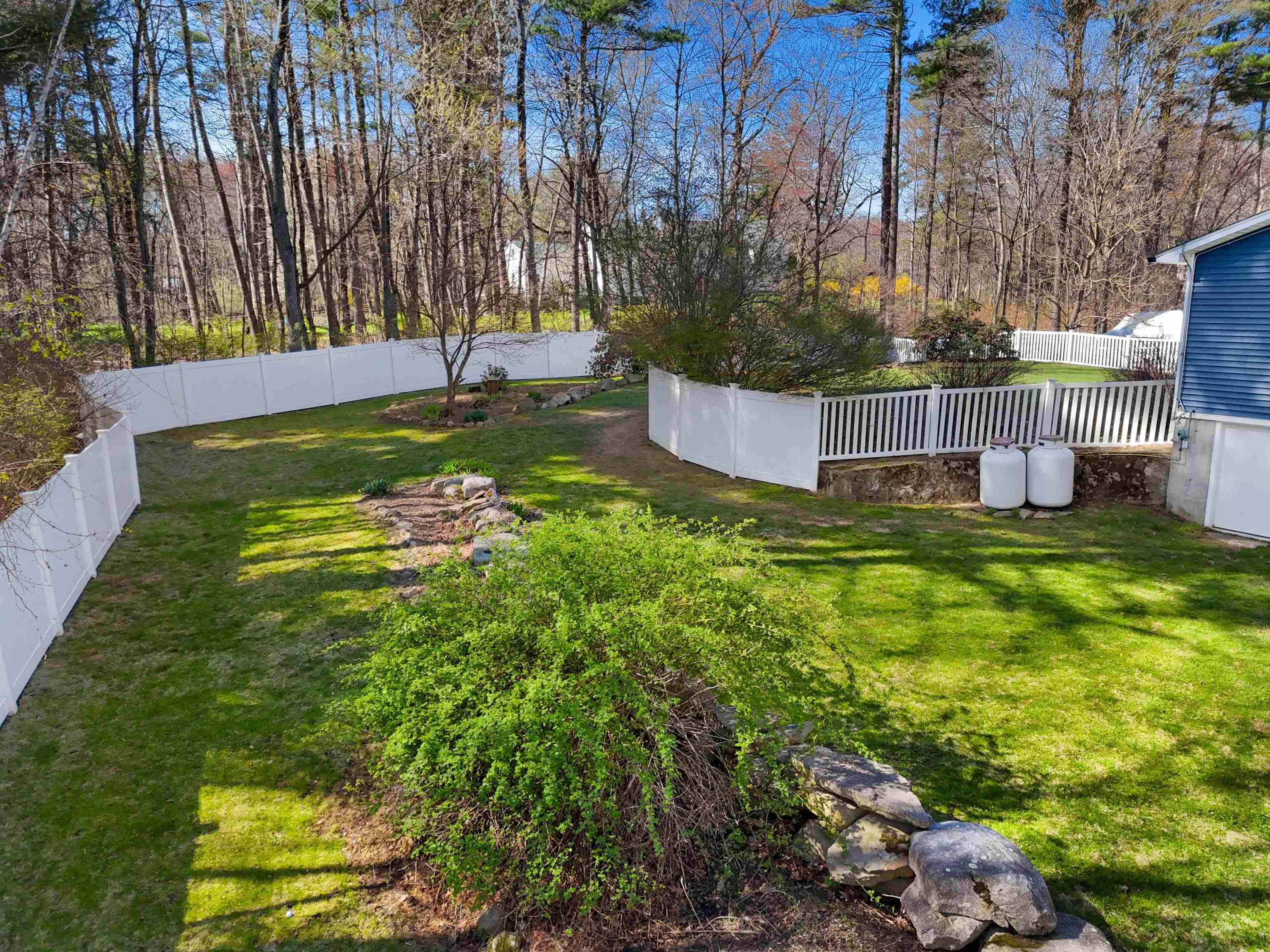 152 Dracut Rd, Hudson, NH 03051