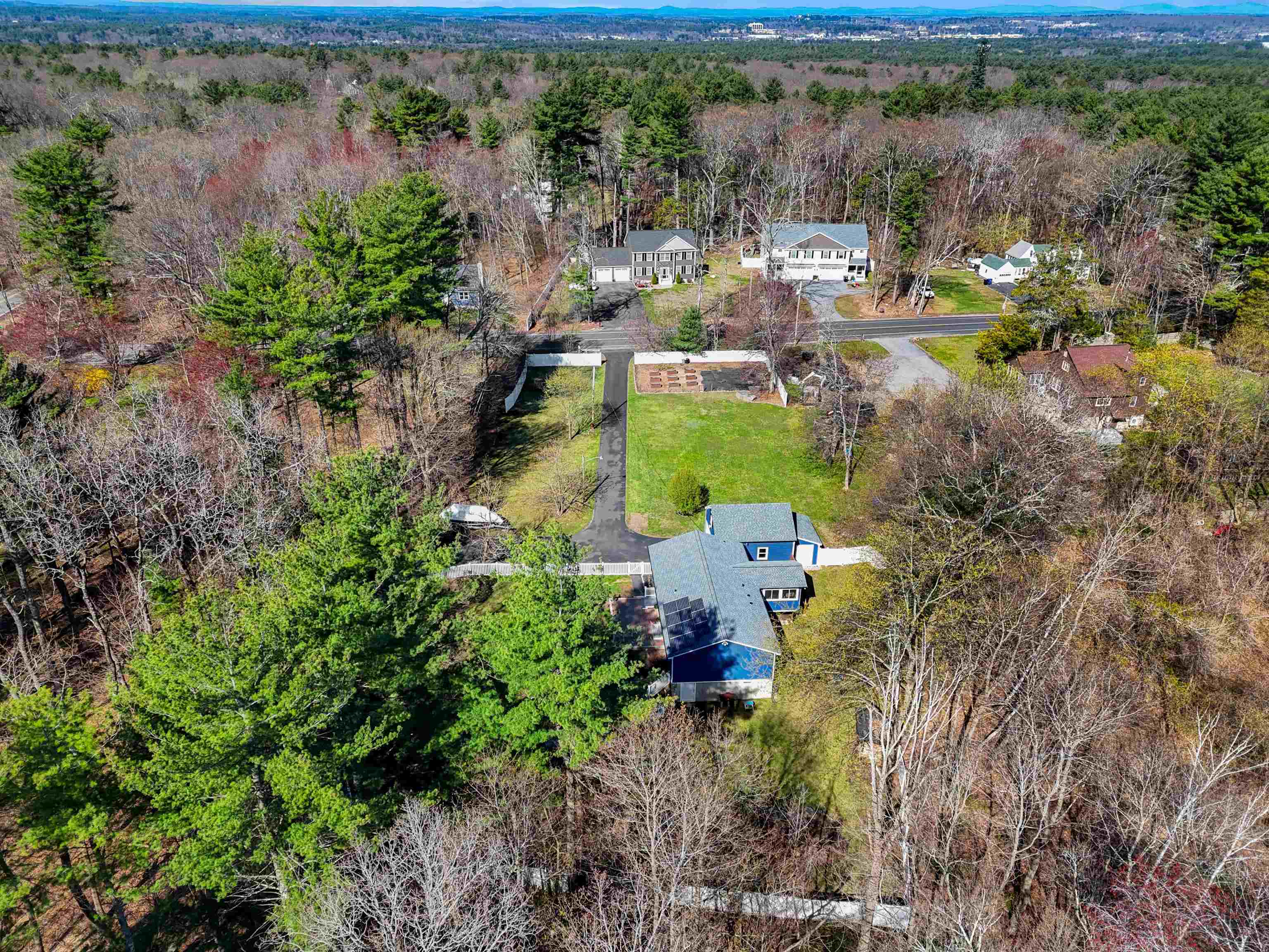 152 Dracut Rd, Hudson, NH 03051