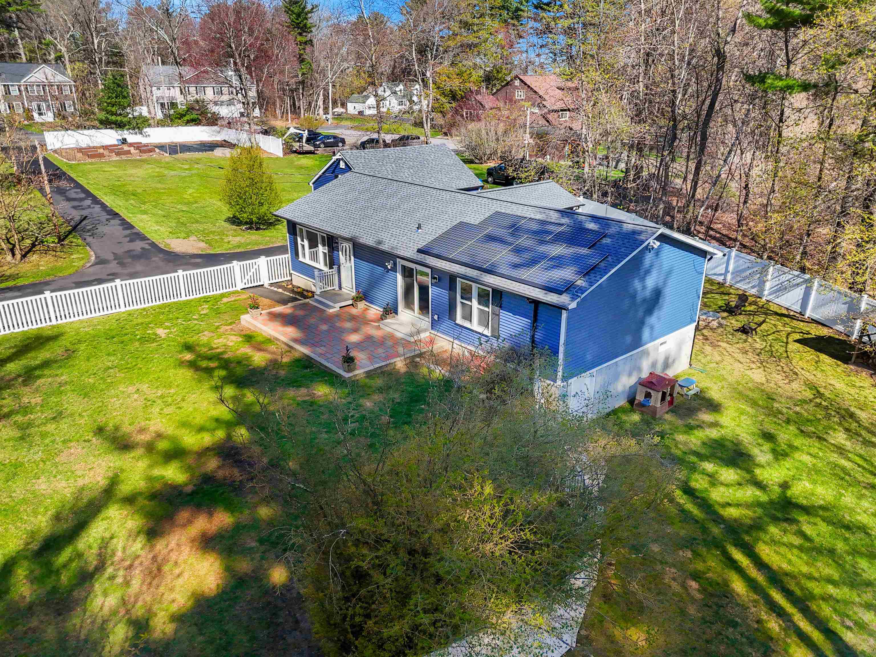 152 Dracut Rd, Hudson, NH 03051