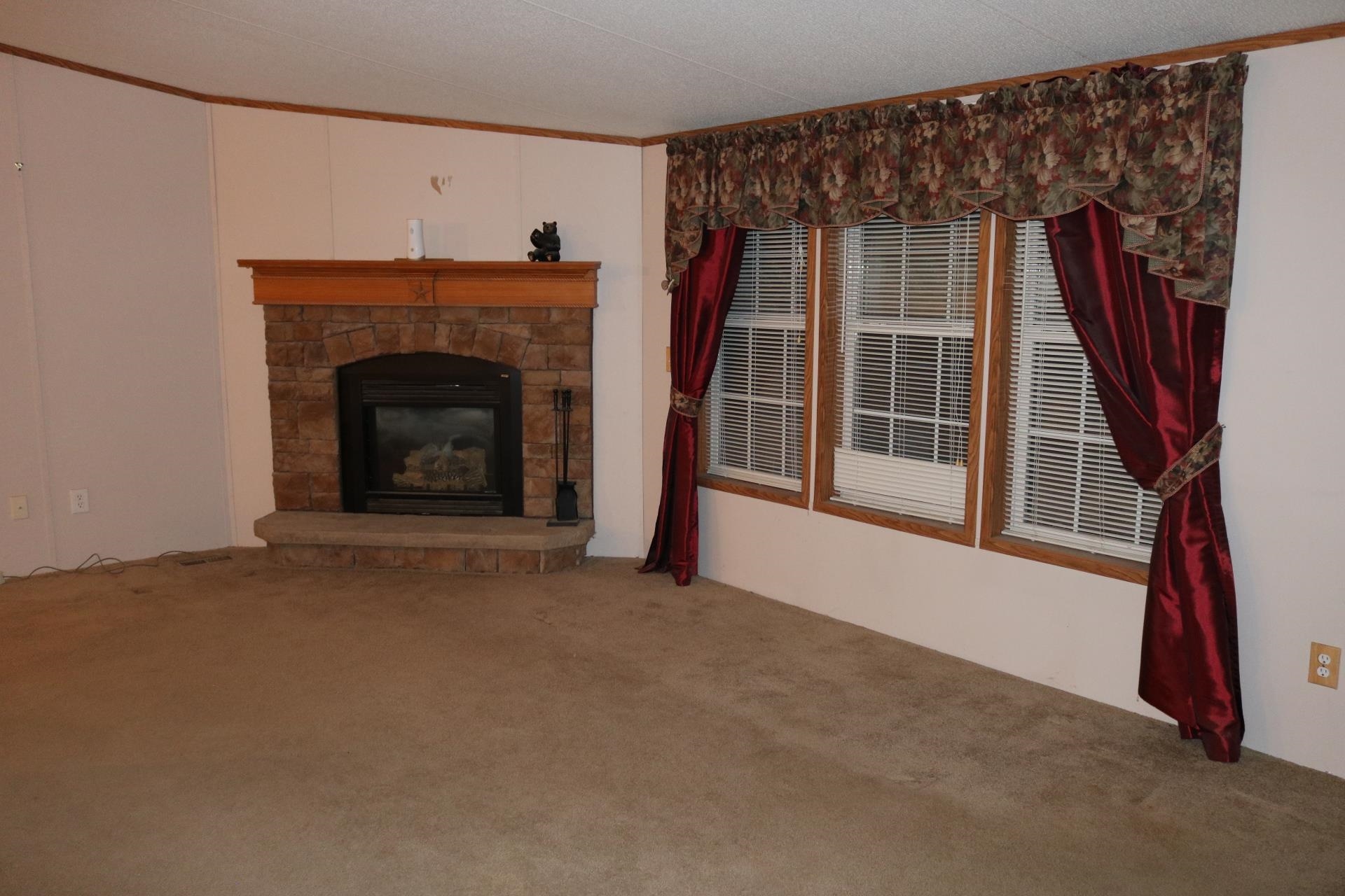 239 Bog Rd, Hillsborough, NH 03244