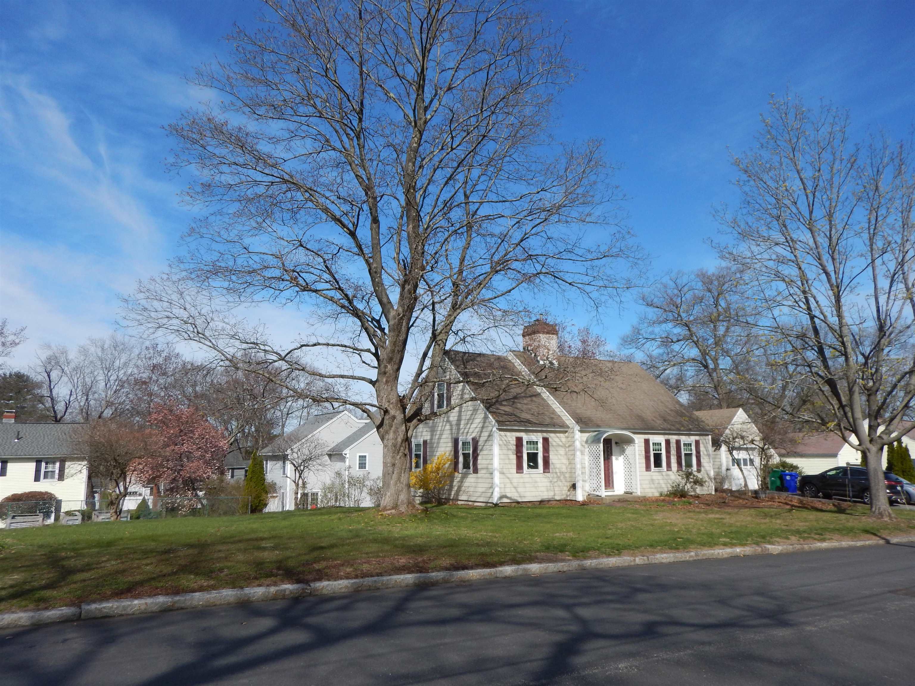 180 Birchwood Rd, Manchester, NH 03104