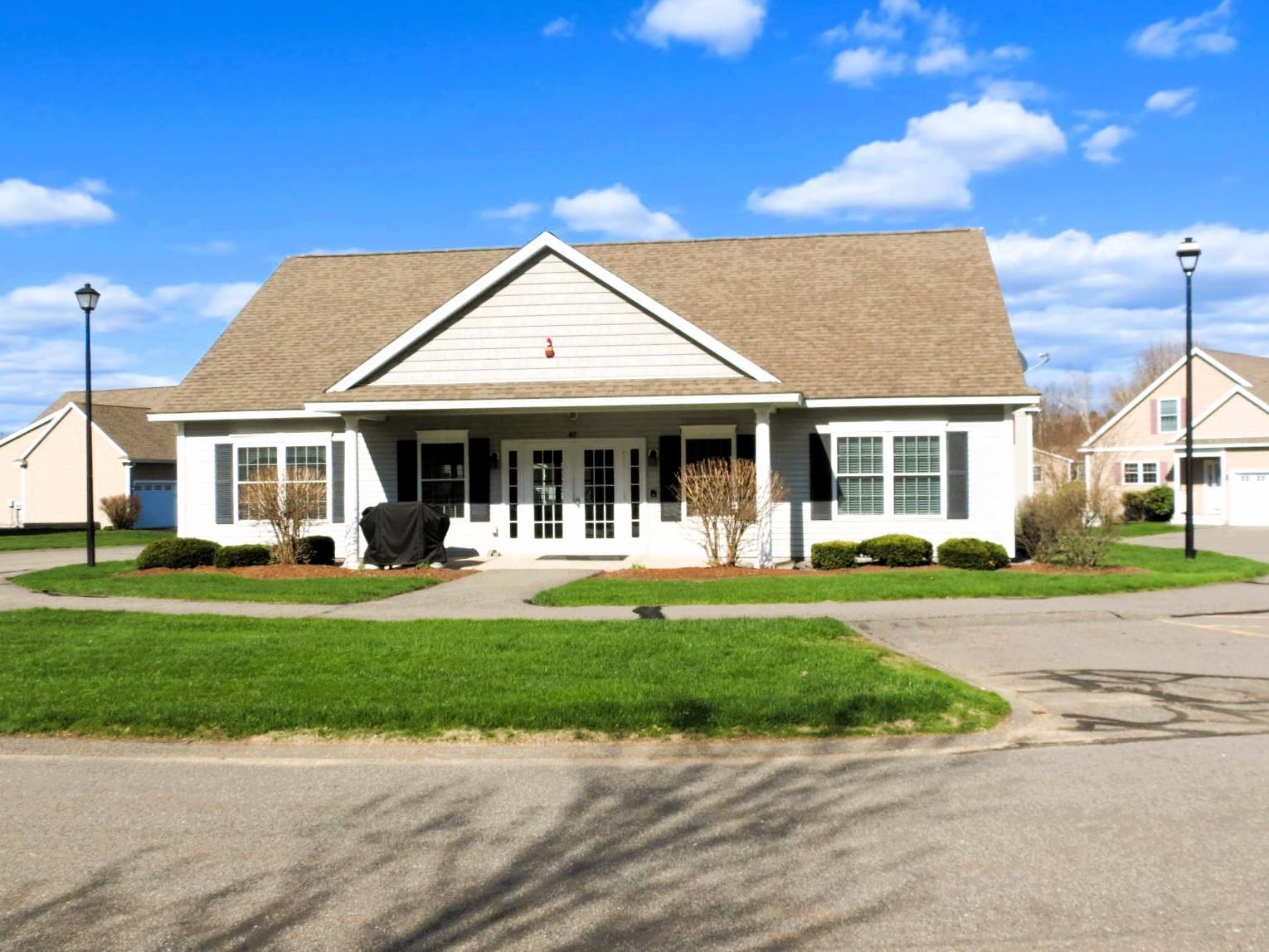 49 Jamesway Dr, Litchfield, NH 03051