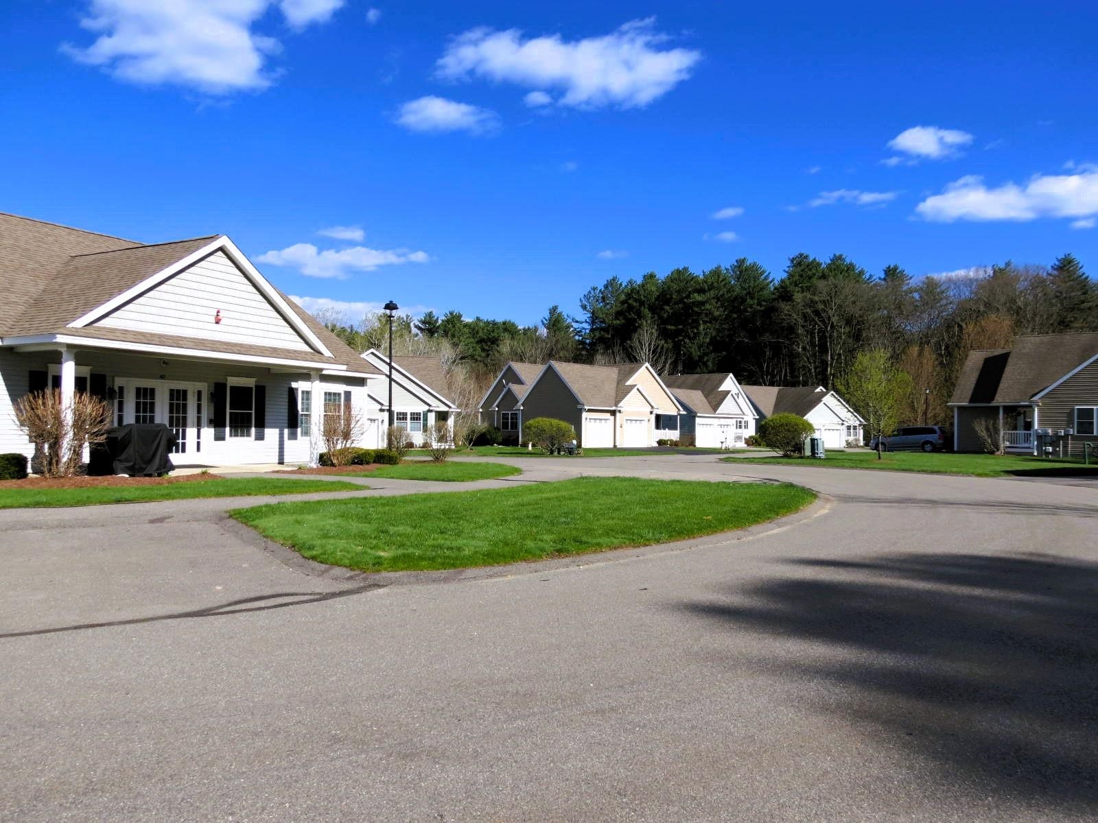 49 Jamesway Dr, Litchfield, NH 03051