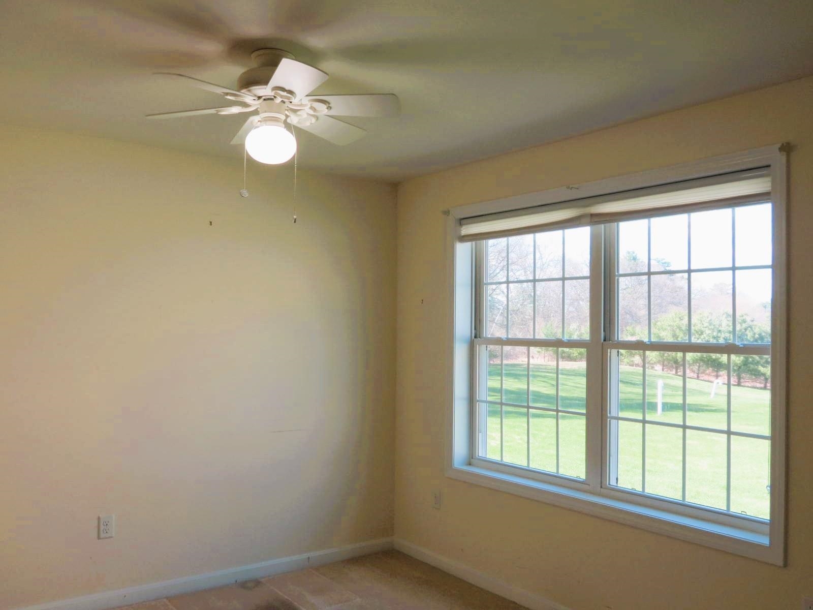 49 Jamesway Dr, Litchfield, NH 03051