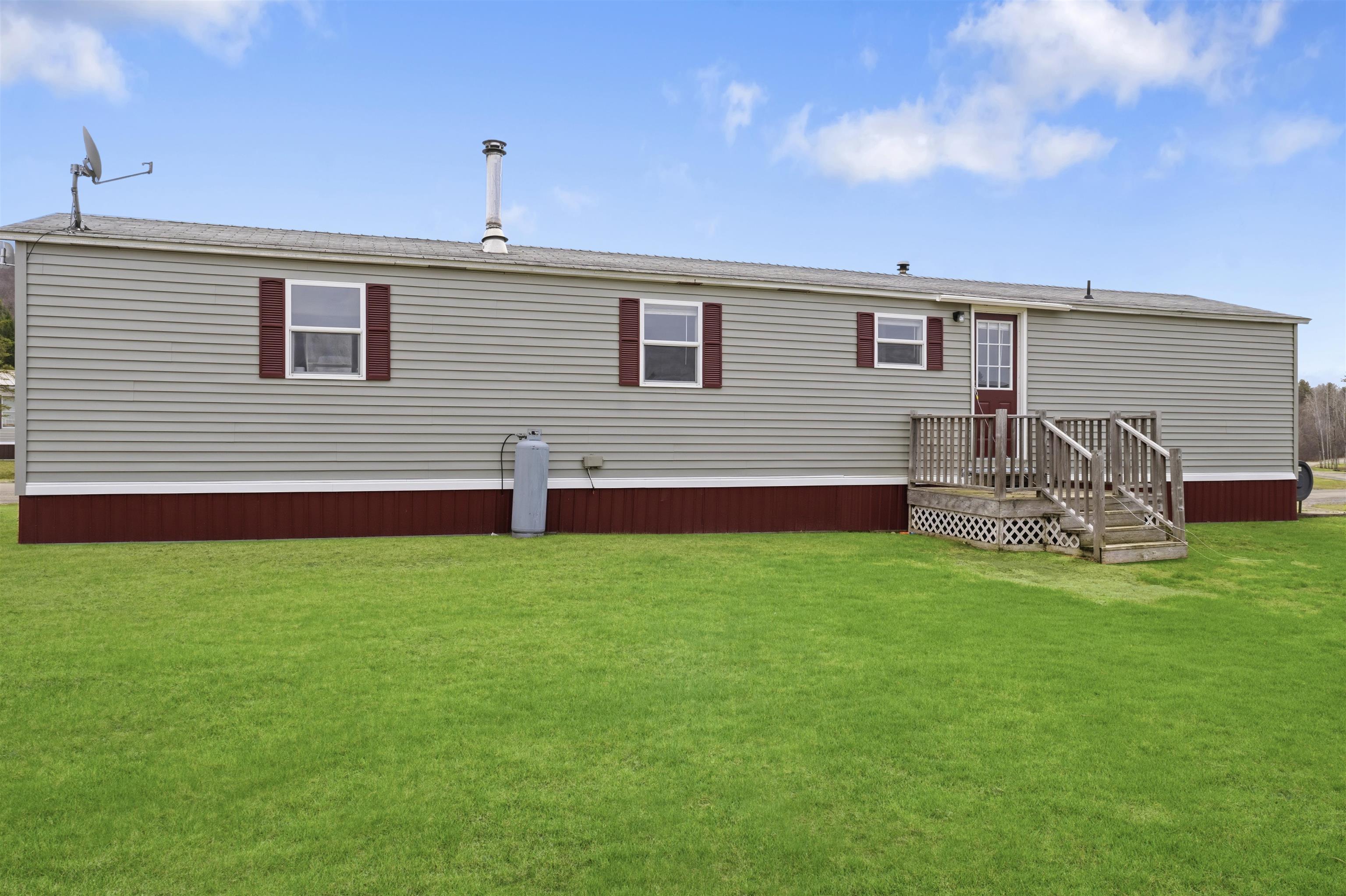 6 Darwin Dr, Stewartstown, NH 03576