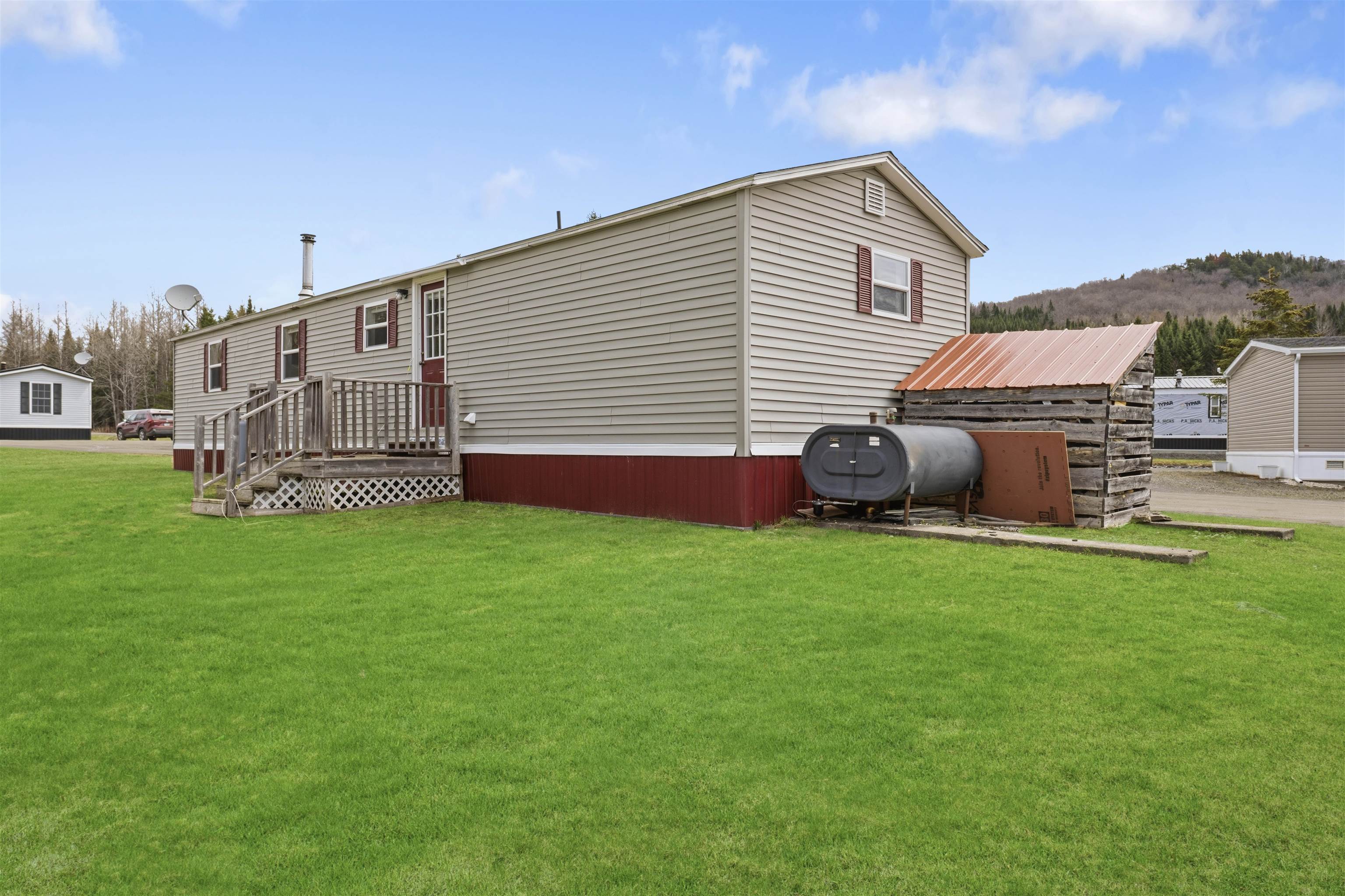 6 Darwin Dr, Stewartstown, NH 03576