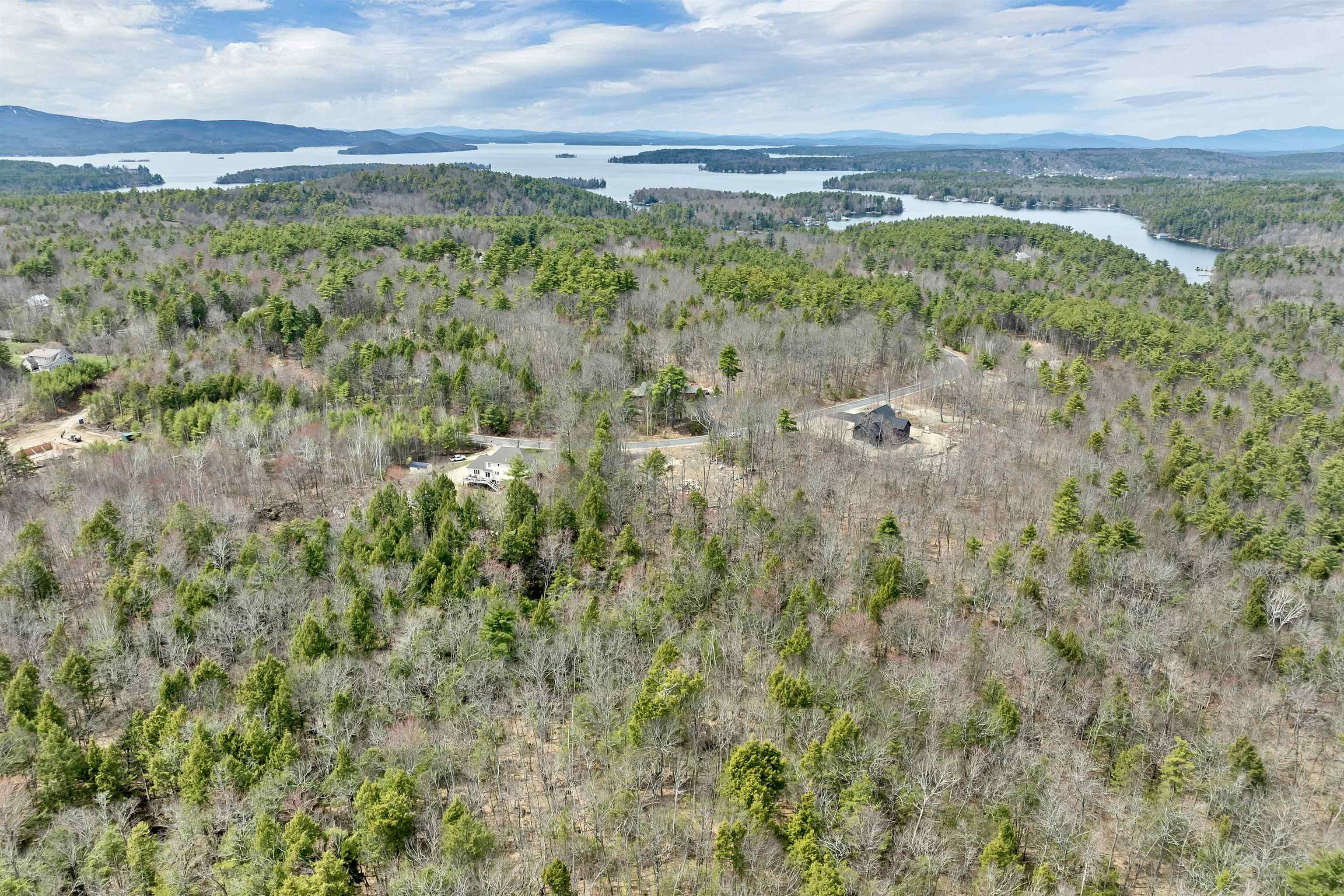 24-12 Winnipesaukee Dr, Wolfeboro, NH 03894