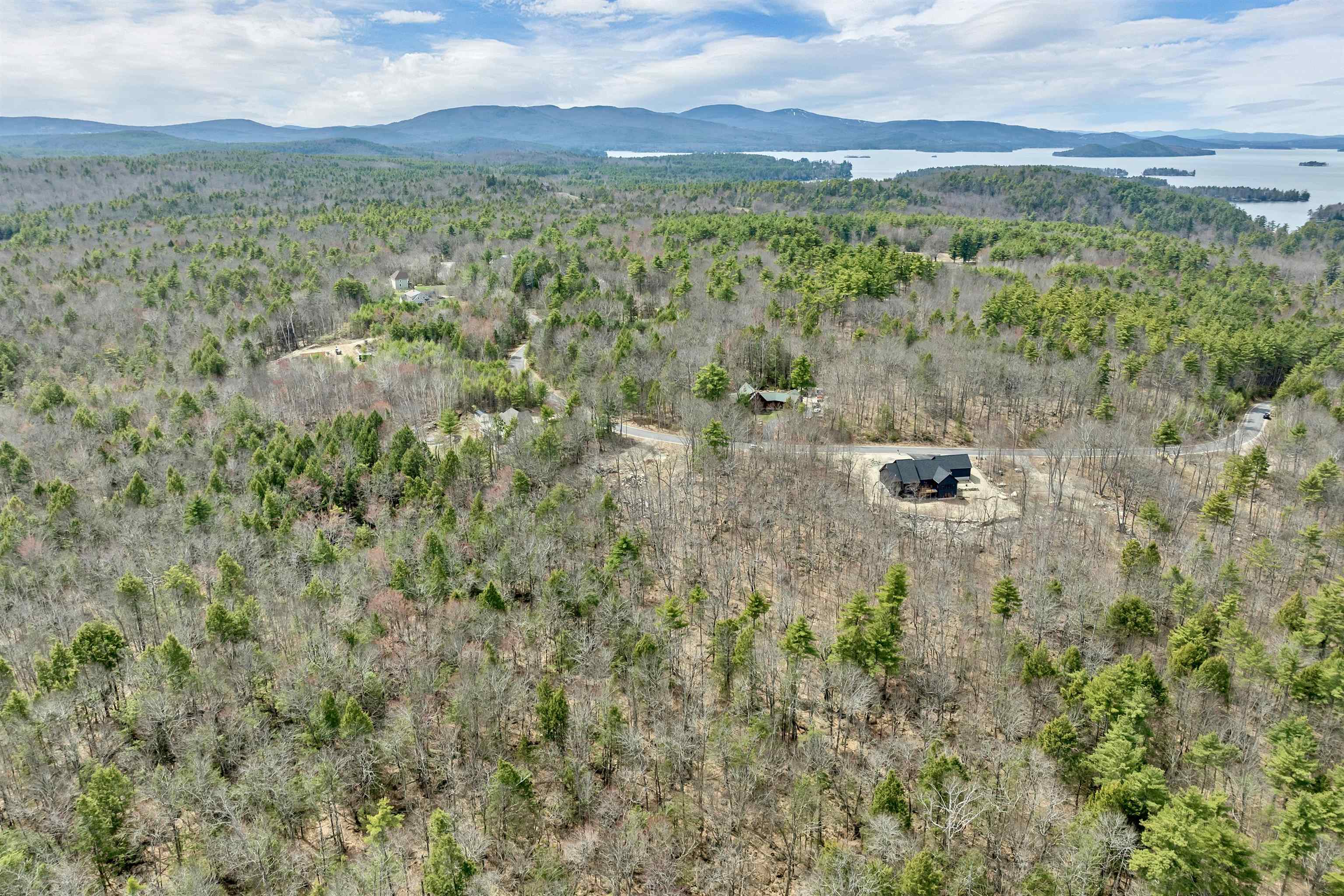 24-12 Winnipesaukee Dr, Wolfeboro, NH 03894