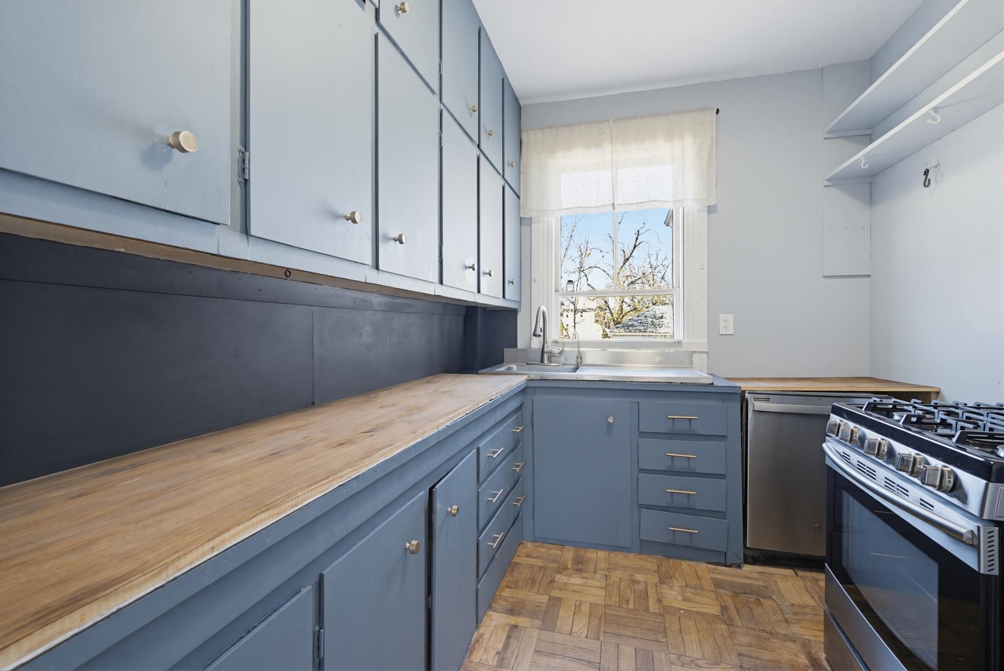 118 N Adams St, Manchester, NH 03104