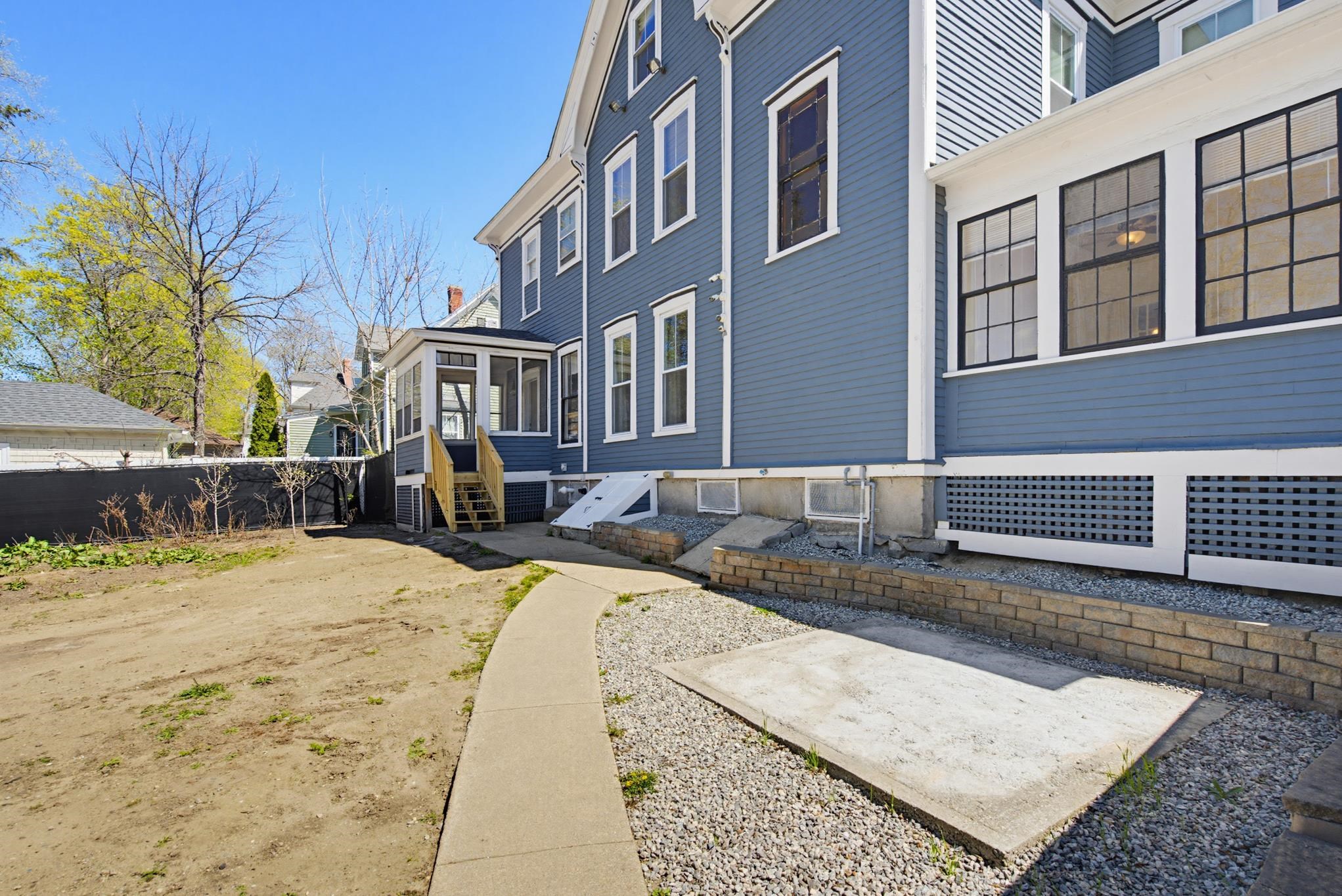 118 N Adams St, Manchester, NH 03104