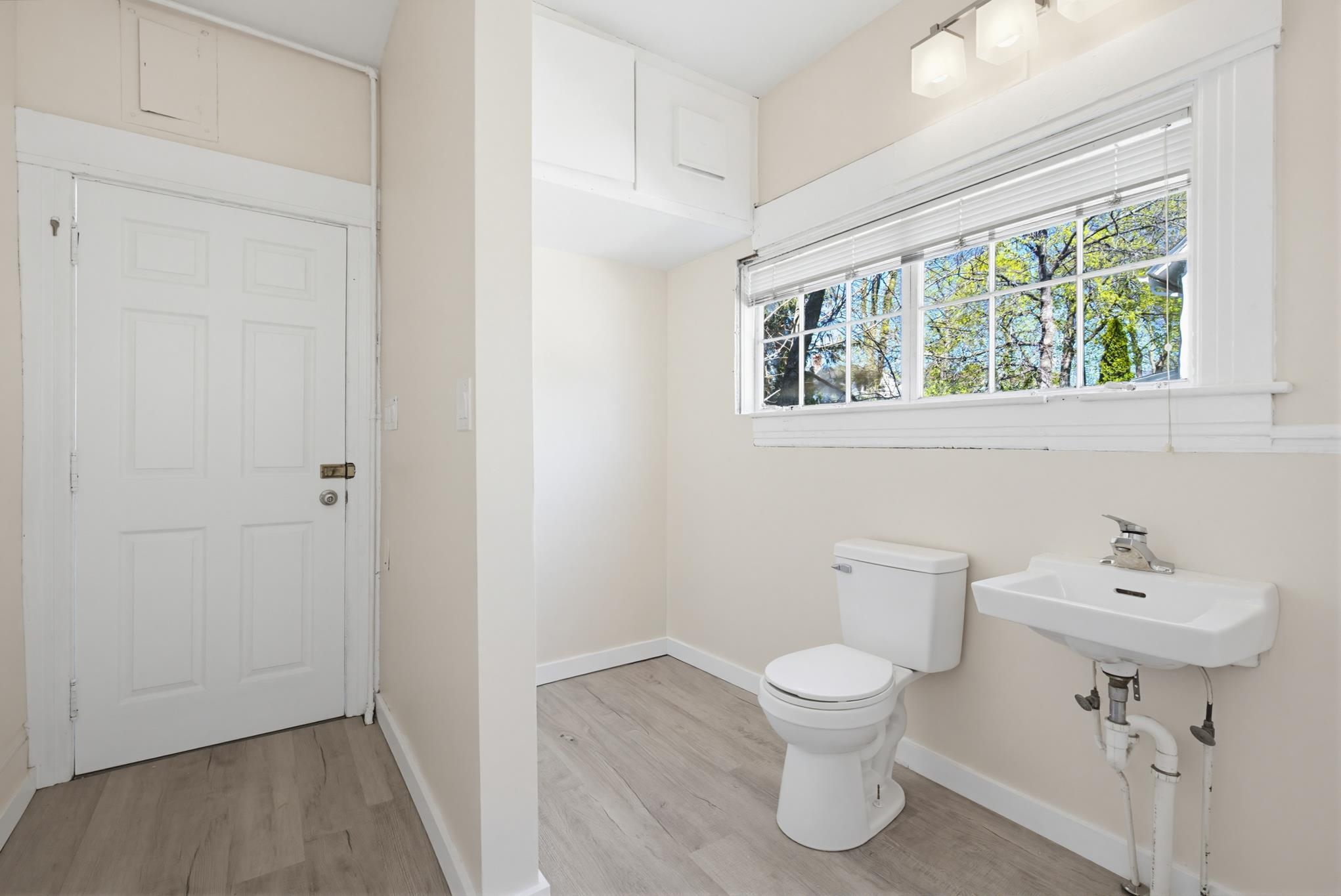 118 N Adams St, Manchester, NH 03104