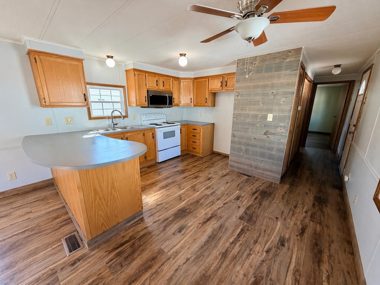 41 Thistle Way, Manchester, NH 03109