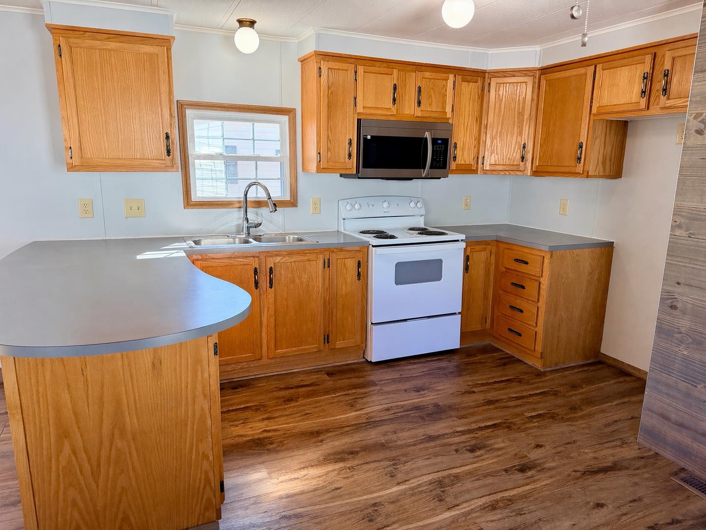 41 Thistle Way, Manchester, NH 03109