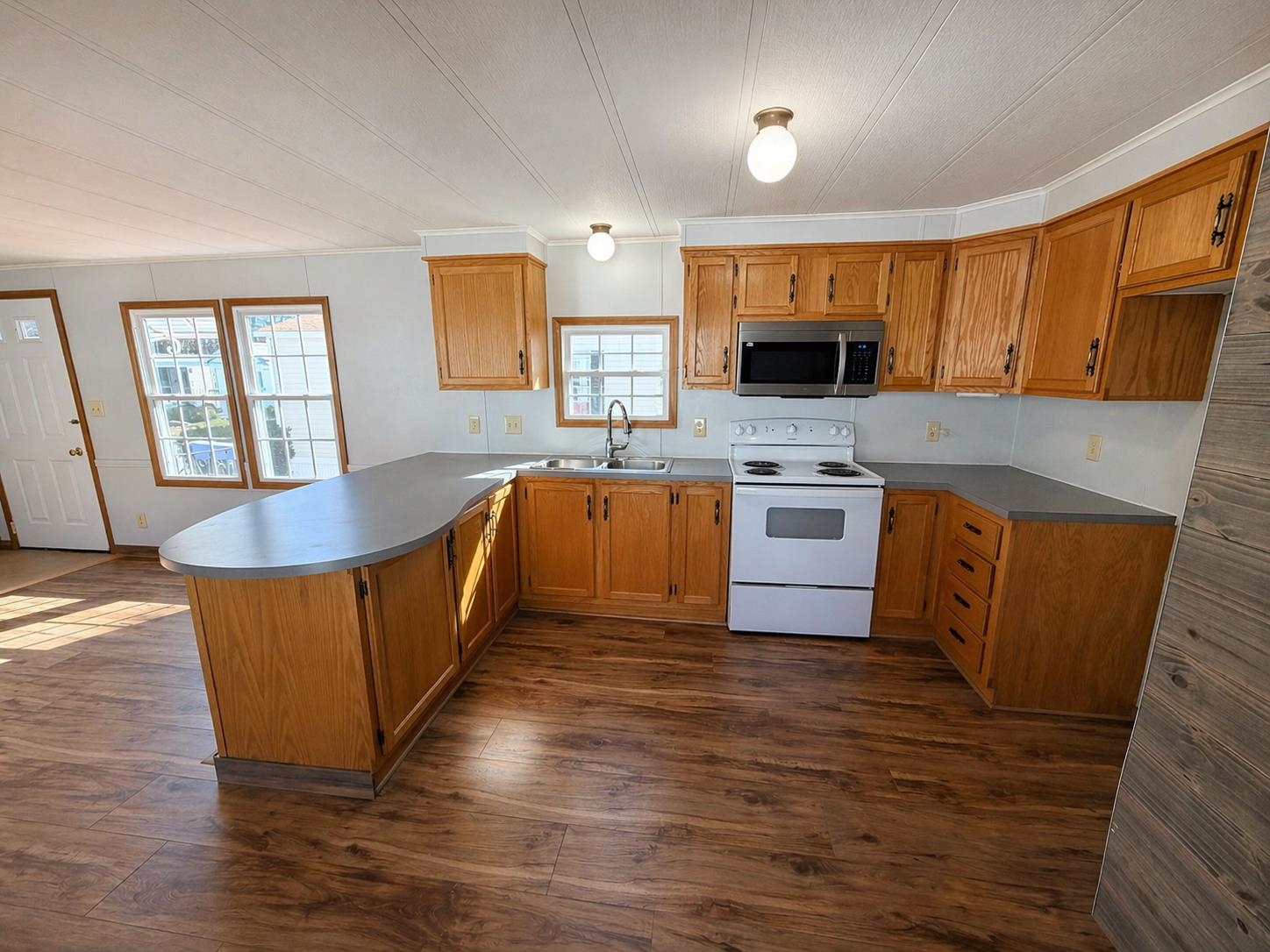 41 Thistle Way, Manchester, NH 03109