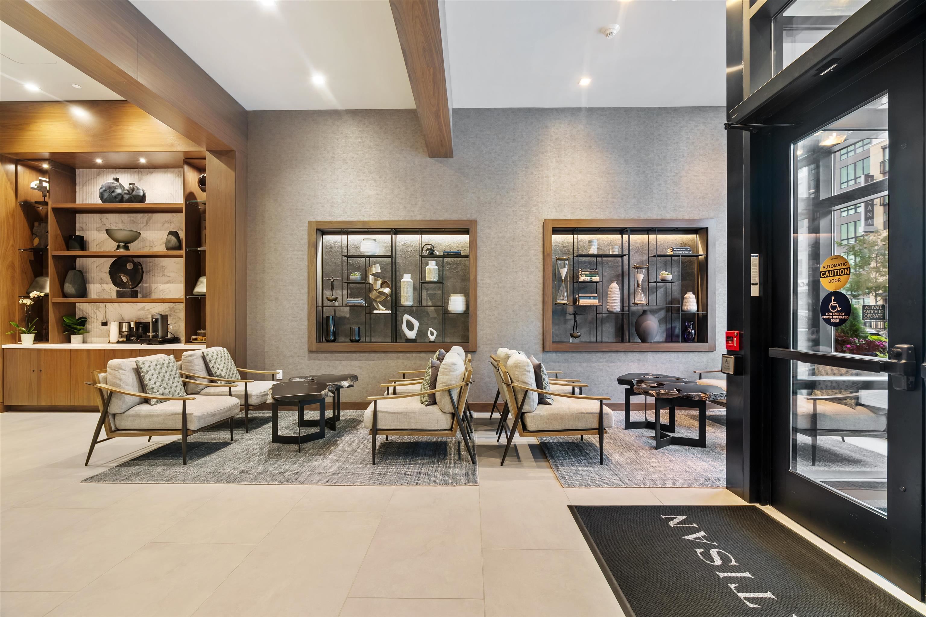 18 Artisan Dr, Salem, NH 03079