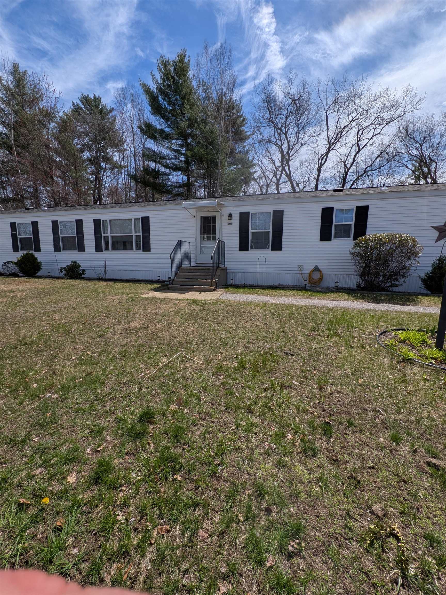 109 Spruce Dr, Farmington, NH 03835-0