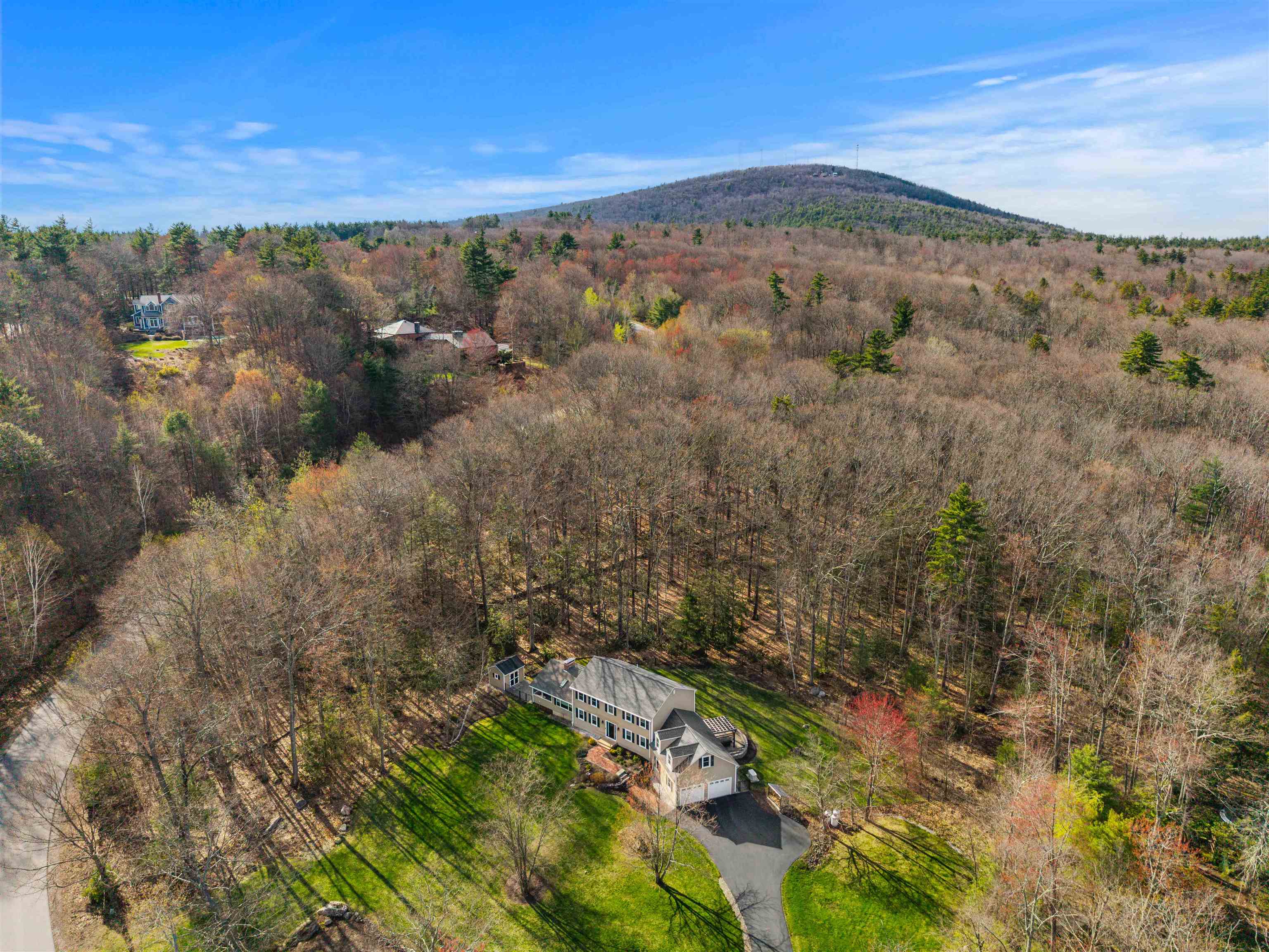 75 Birkdale Rd, Bedford, NH 03110