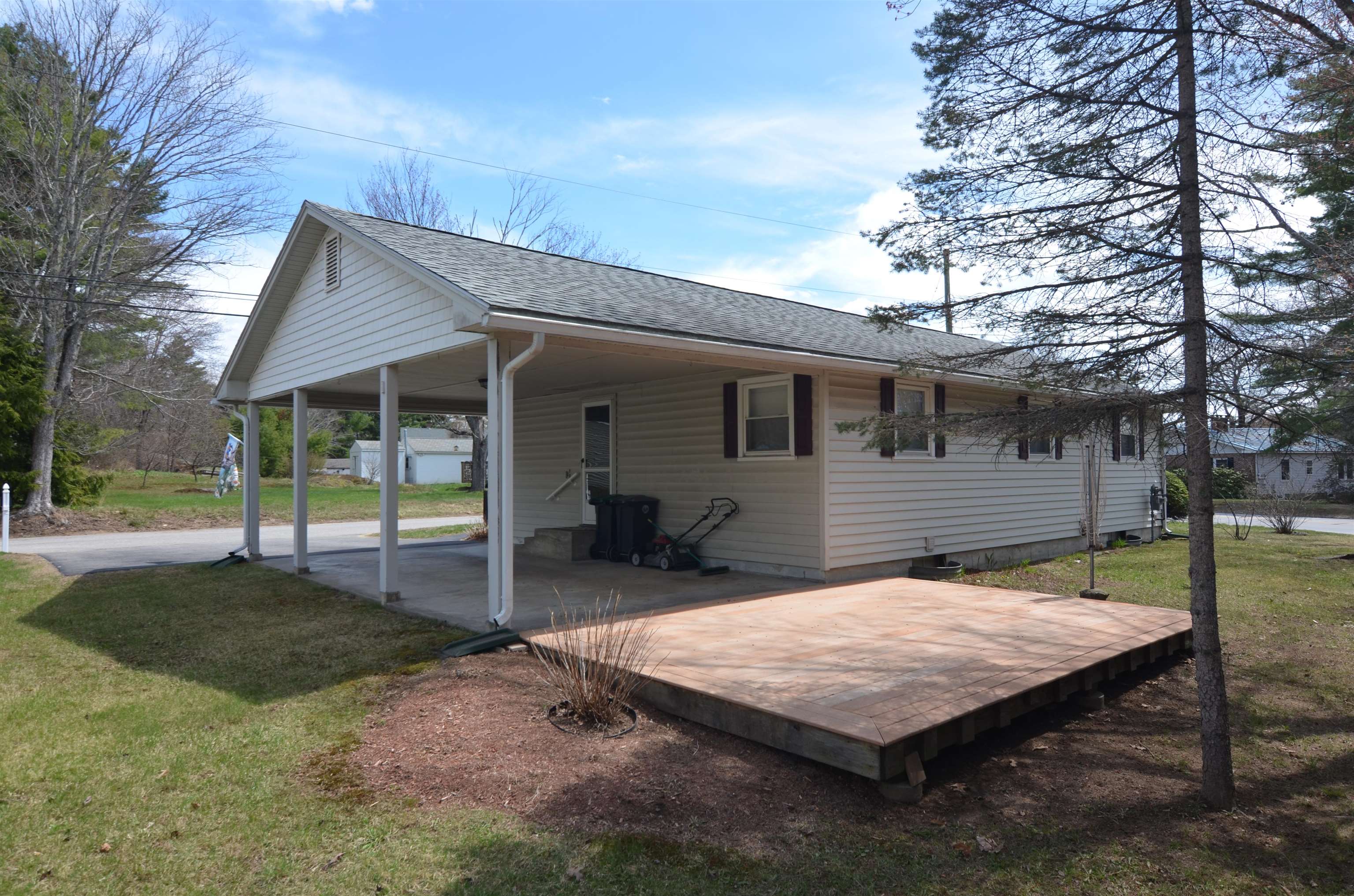 2 Kidder Ave, Franklin, NH 03235