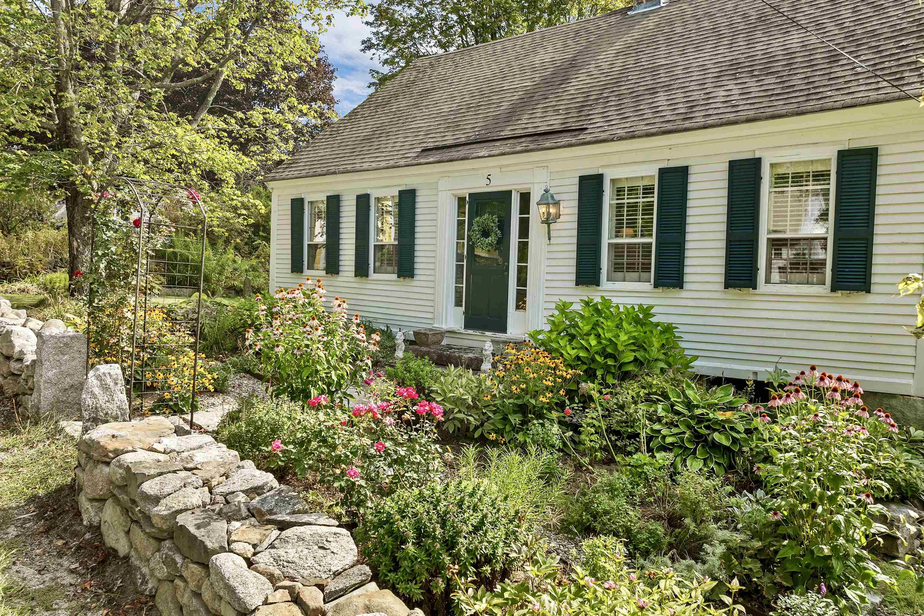 5 Trask Mountain Rd, Wolfeboro, NH 03894