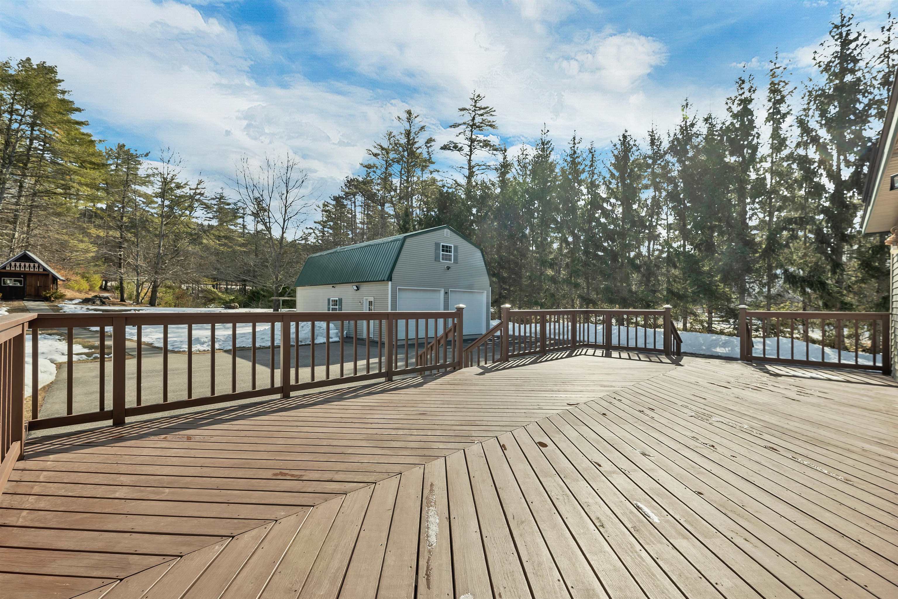 9 Fairway Dr, New Hampton, NH 03256