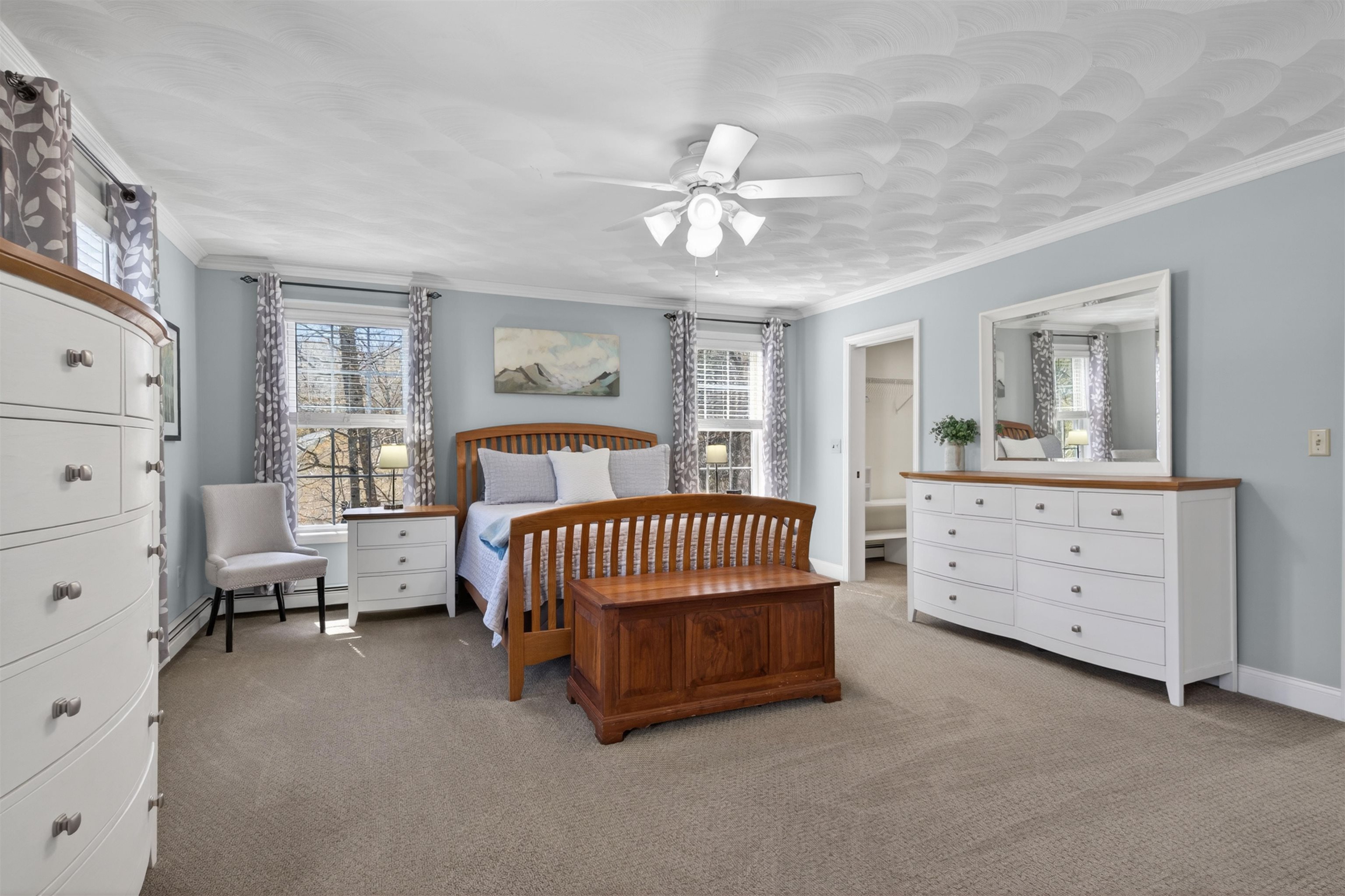 5 Maureen Ln, Hudson, NH 03051