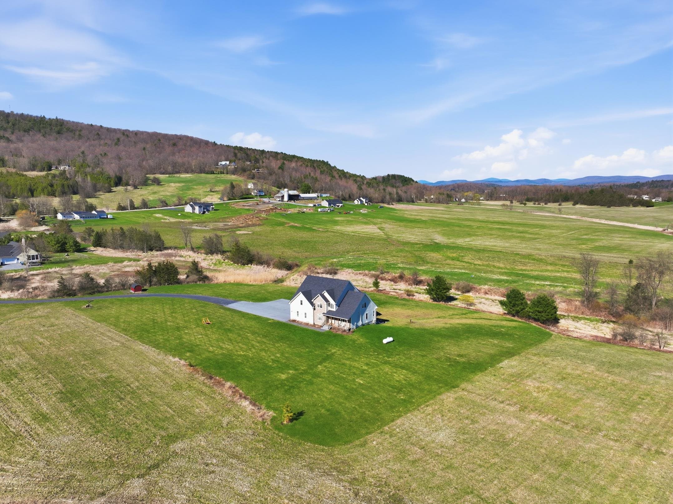 149 Elcy Ln, Charlotte, VT 05445