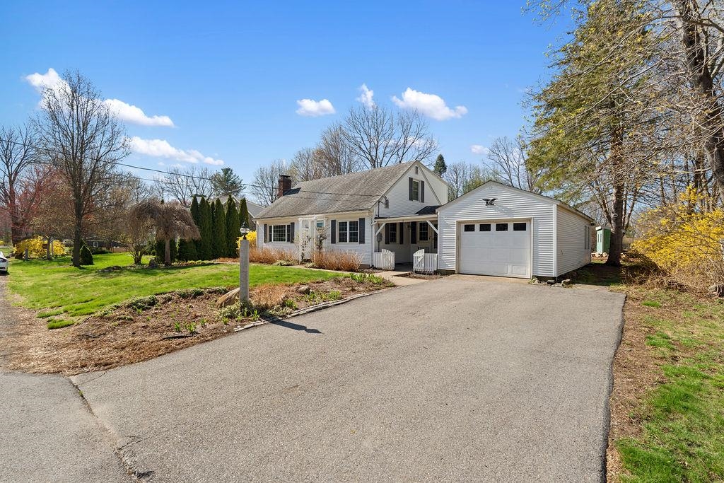 2 Shirley Ln, Stratham, NH 03885