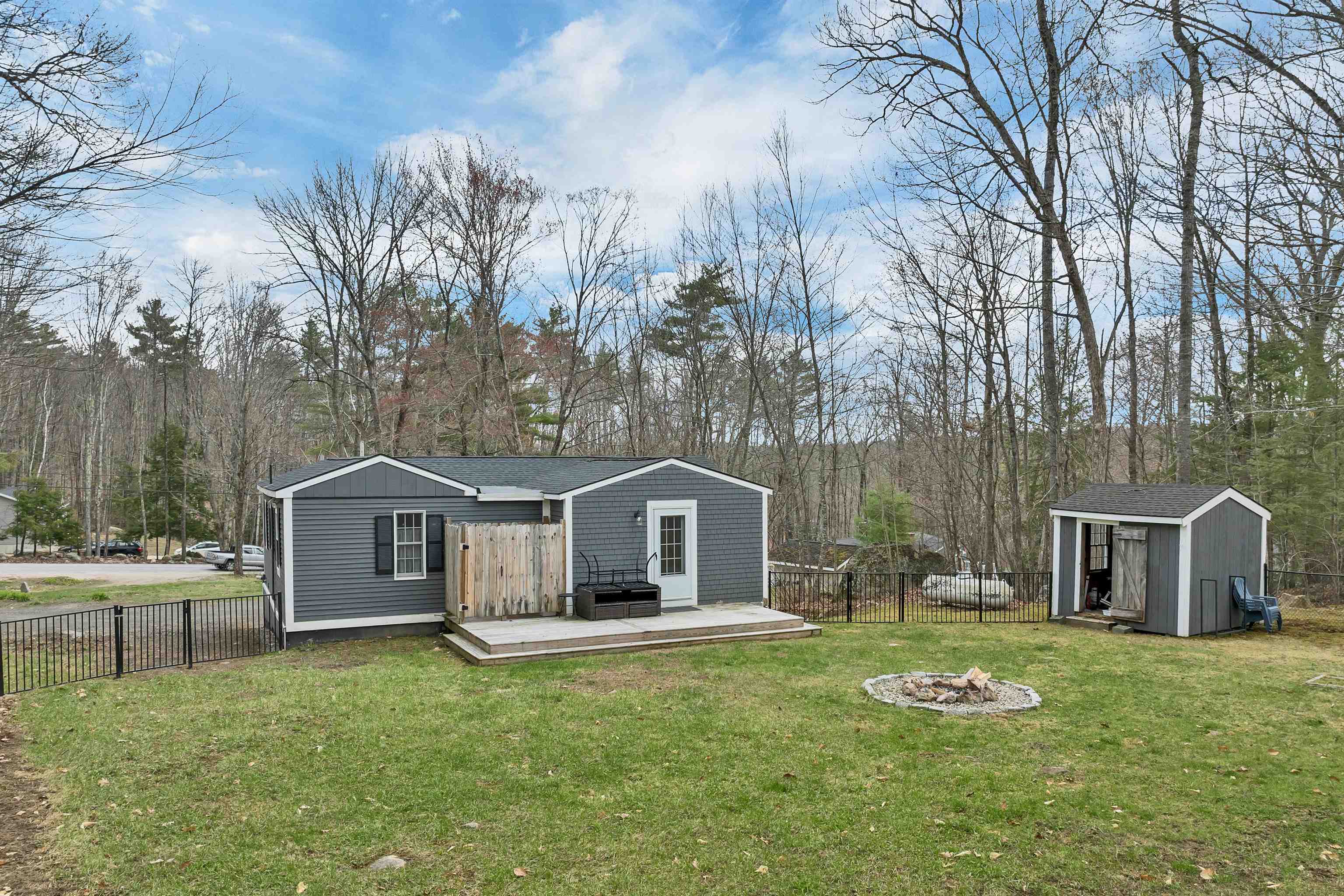 78 Beach Pond Rd, Wolfeboro, NH 03894