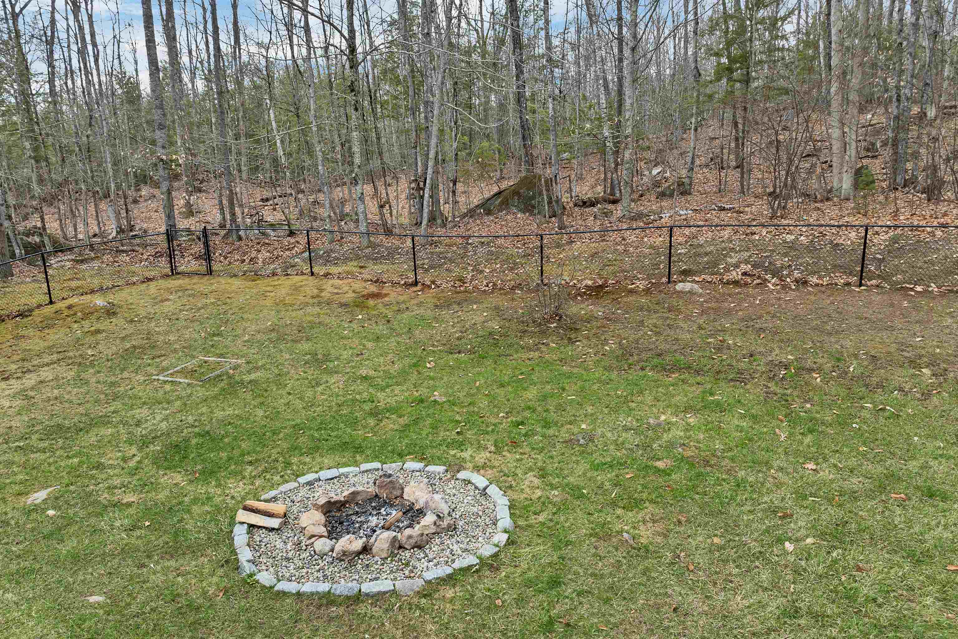 78 Beach Pond Rd, Wolfeboro, NH 03894