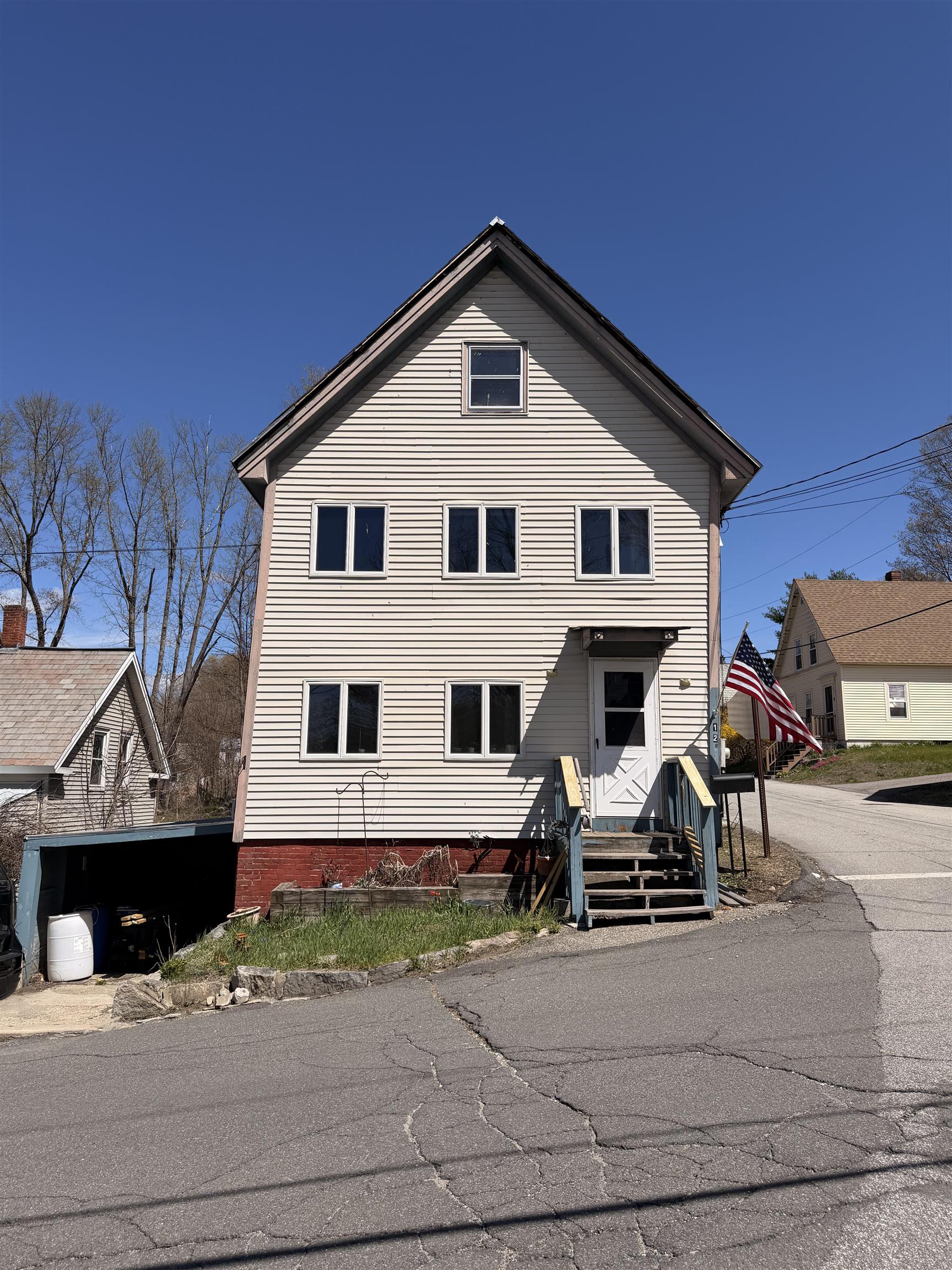 12 Mechanic St, Winchester, NH 03470
