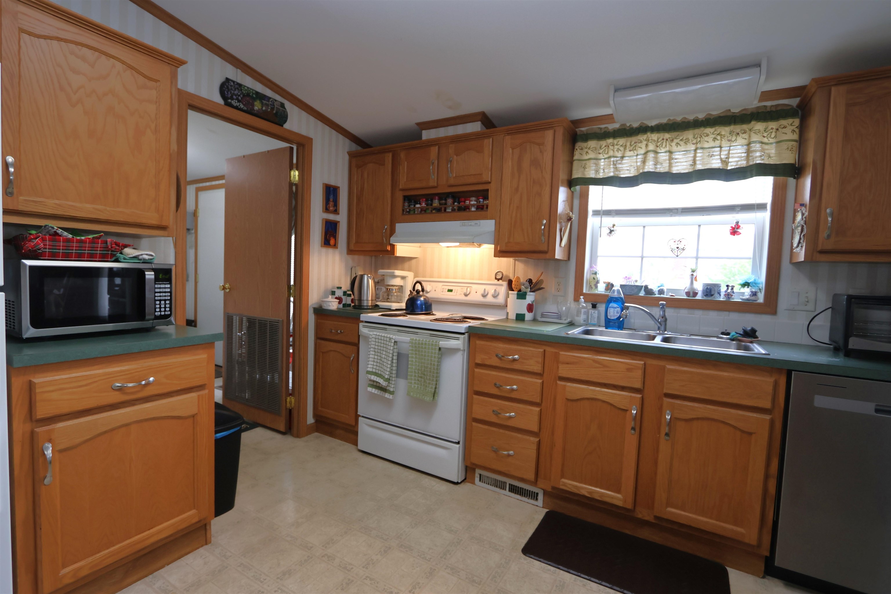 422 Friar Tuck Dr, Exeter, NH 03833