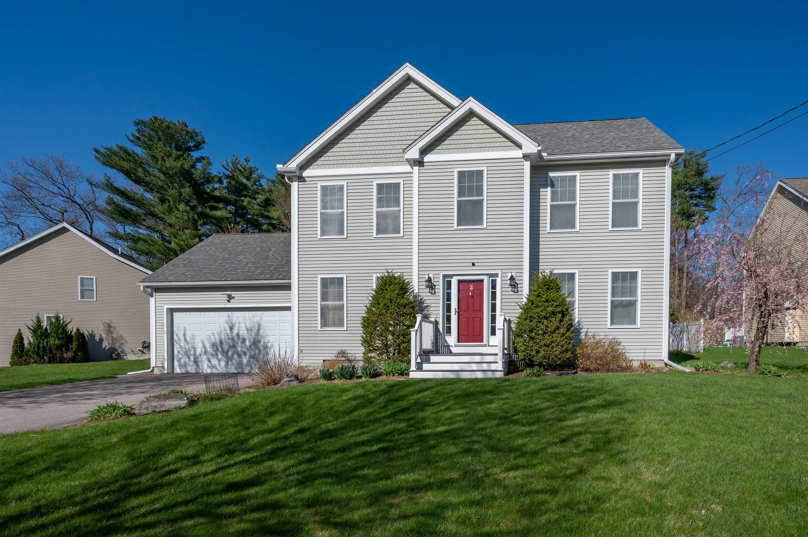 2 Jennifer Dr, Nashua, NH 03062