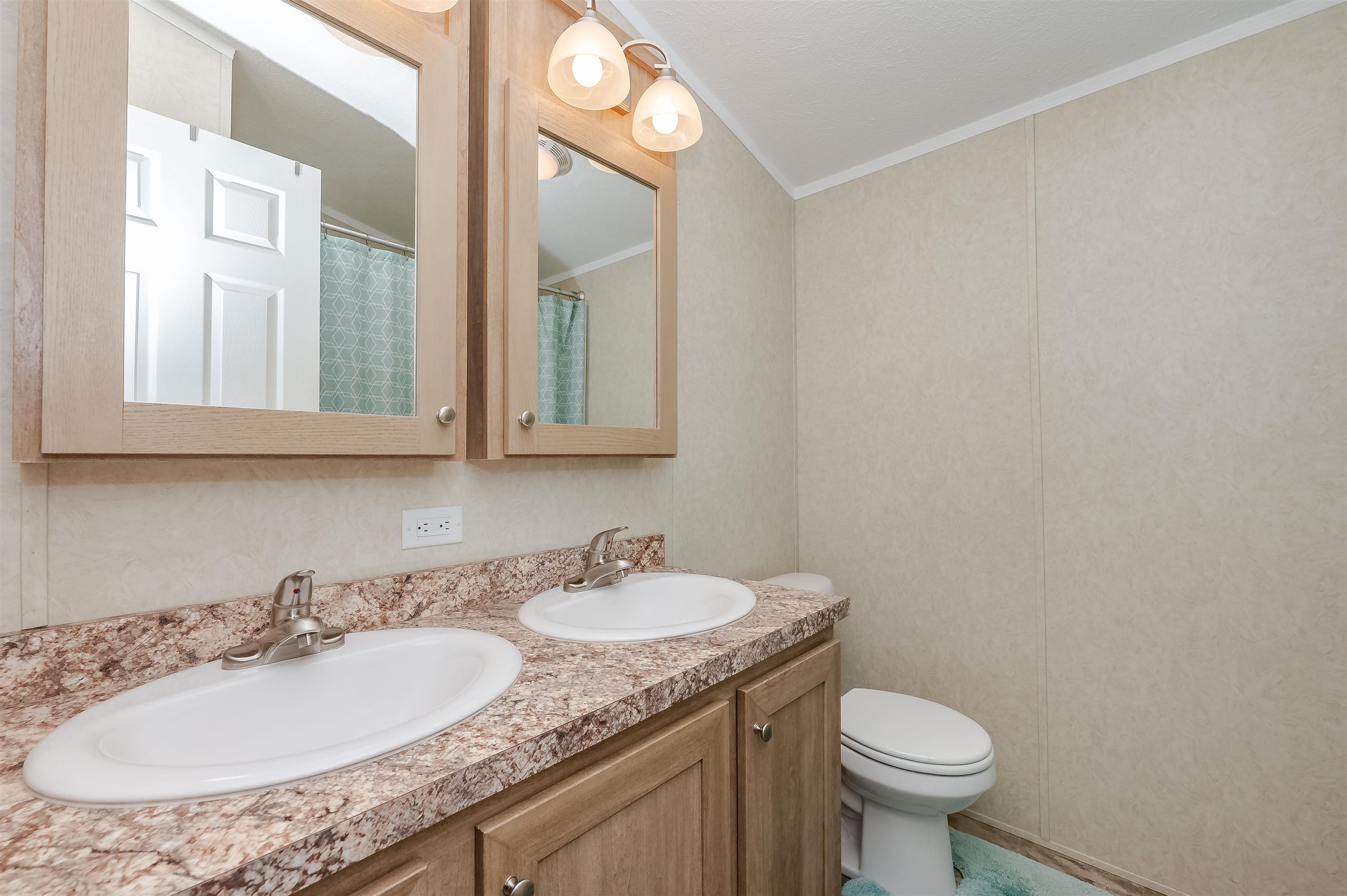 7 S Dewberry Ln, Rochester, NH 03867