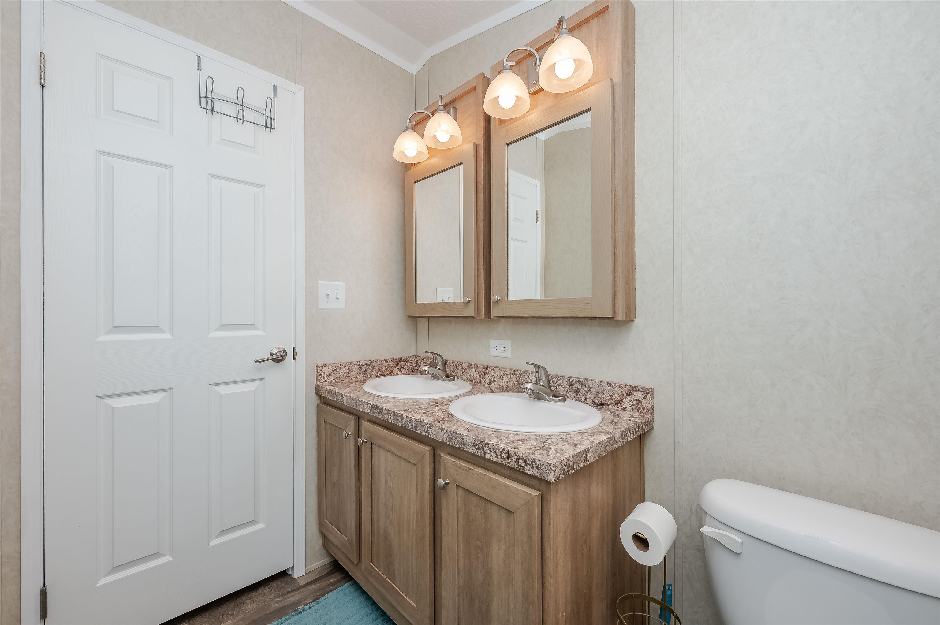 7 S Dewberry Ln, Rochester, NH 03867