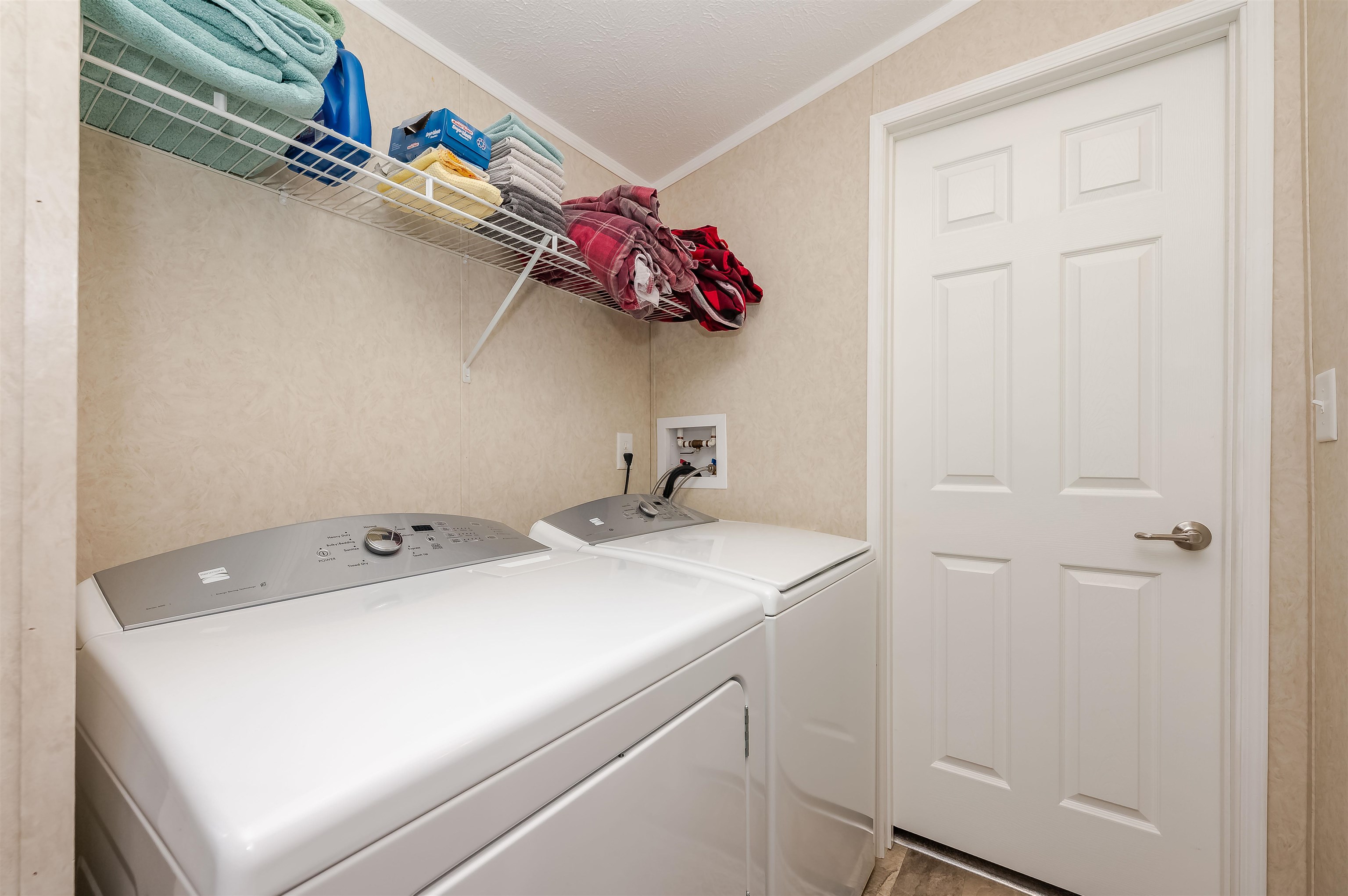 7 S Dewberry Ln, Rochester, NH 03867