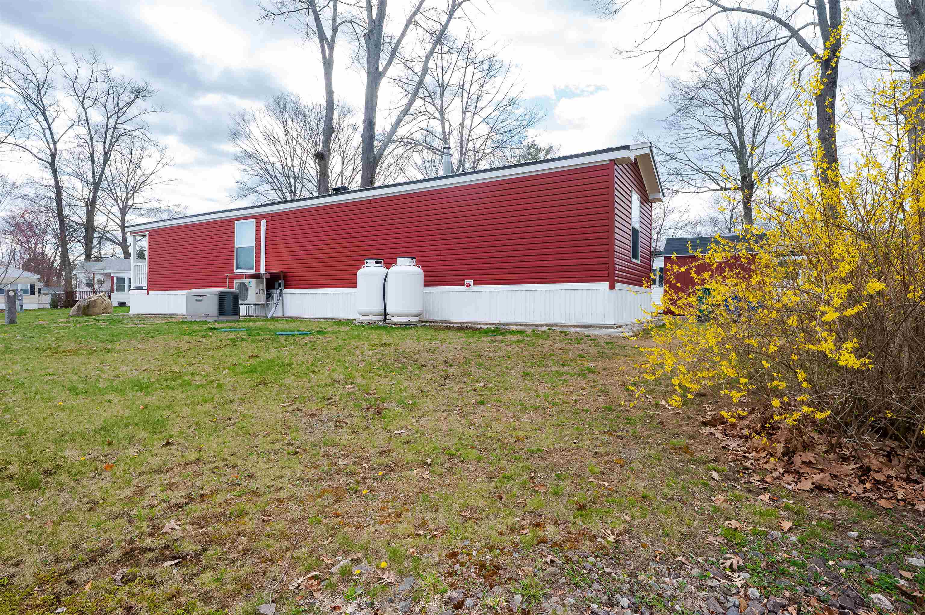 7 S Dewberry Ln, Rochester, NH 03867