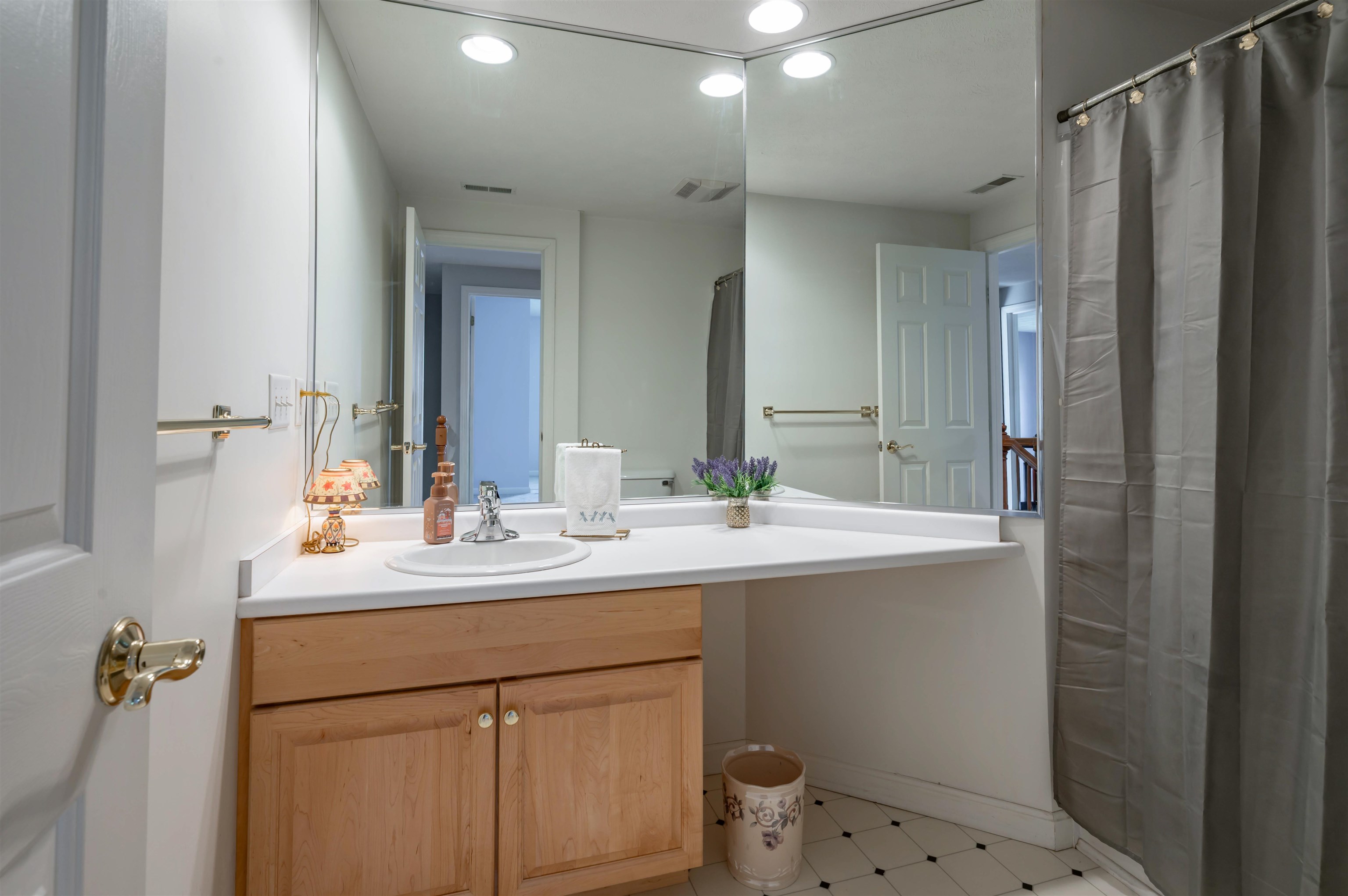 59 Rosegate Farm Dr, Manchester, NH 03109