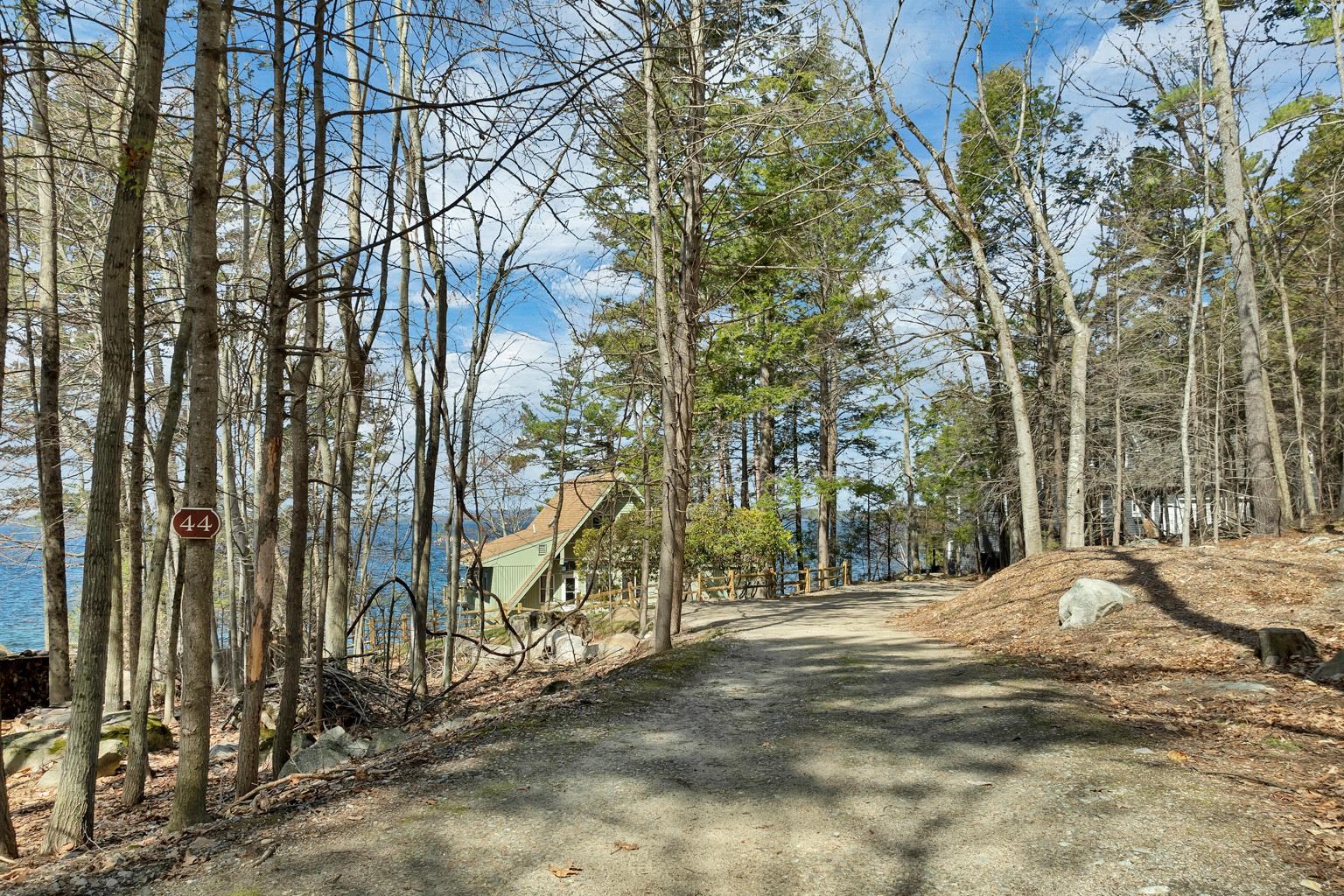 44 Eaglemere Rd, Tuftonboro, NH 03853