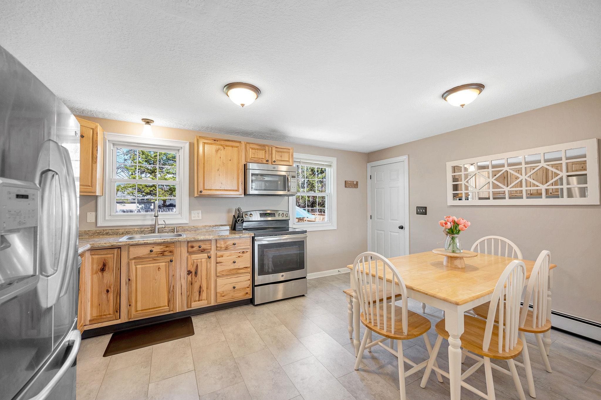 30 Back River Rd, Merrimack, NH 03054