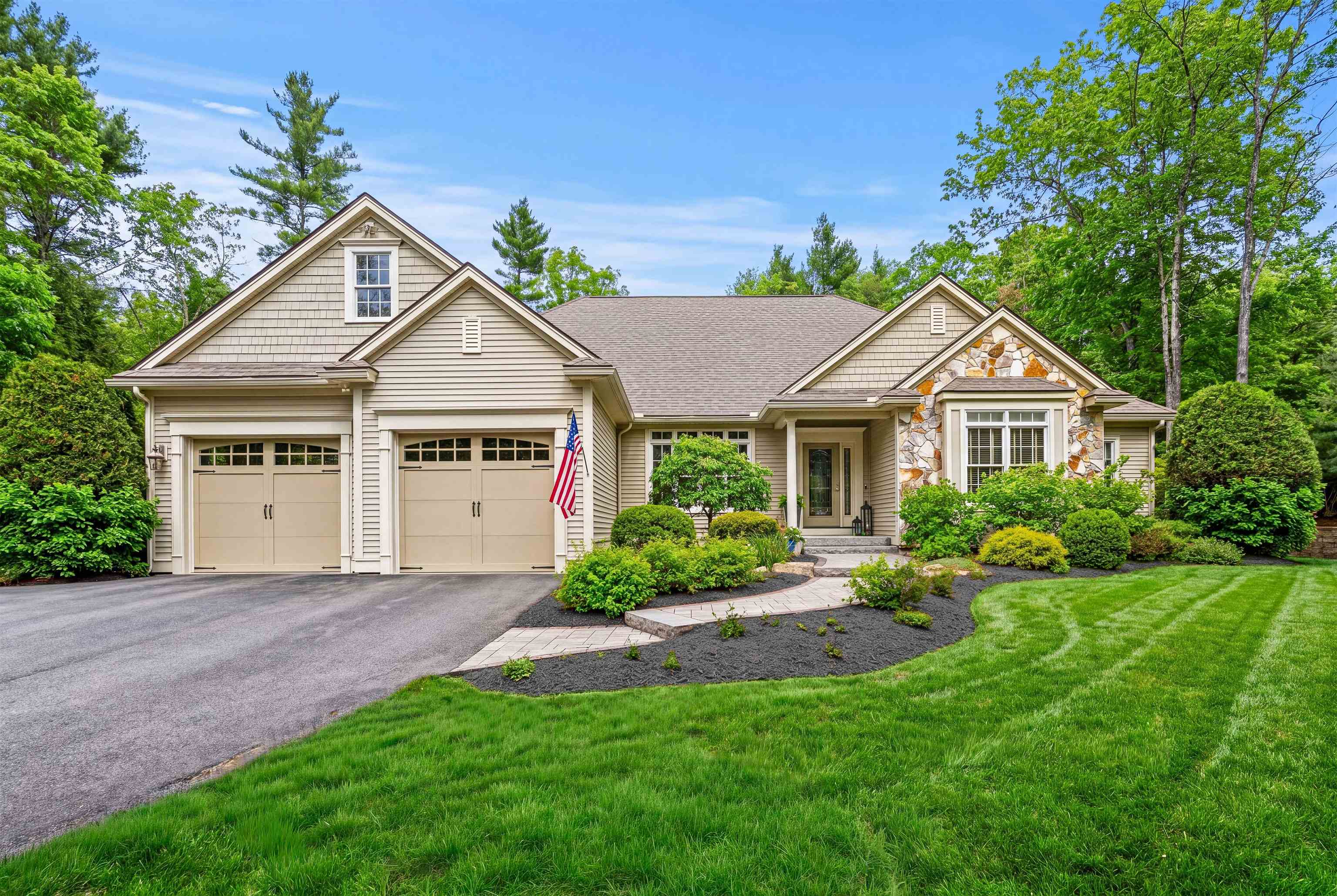 12 Amber Ln, Bedford, NH 03110