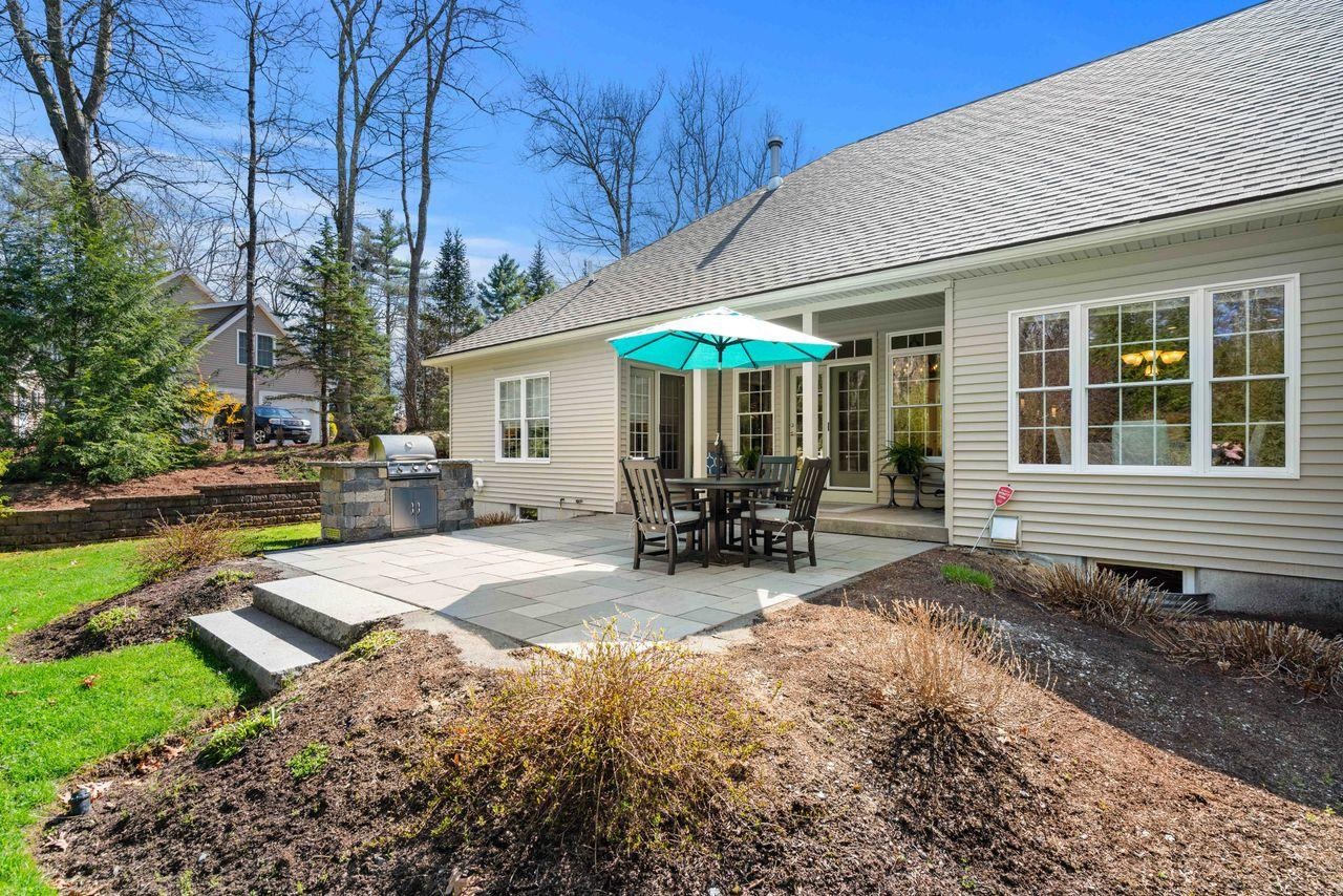 12 Amber Ln, Bedford, NH 03110