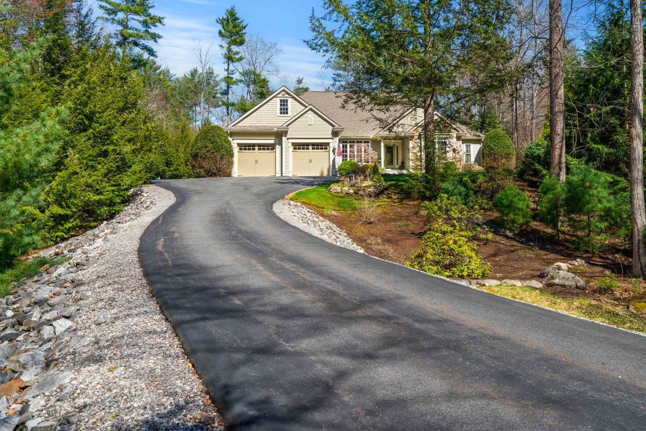 12 Amber Ln, Bedford, NH 03110