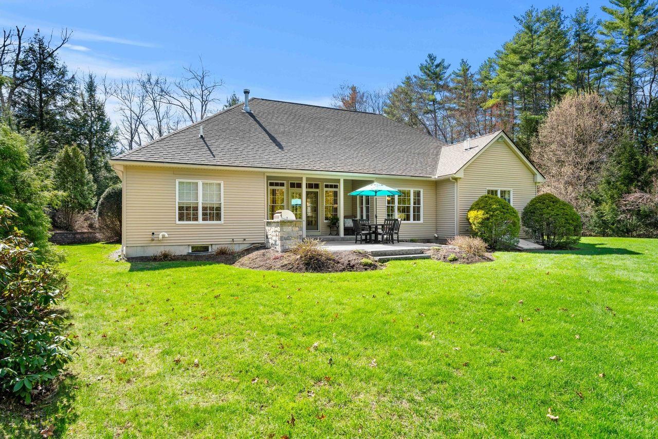 12 Amber Ln, Bedford, NH 03110