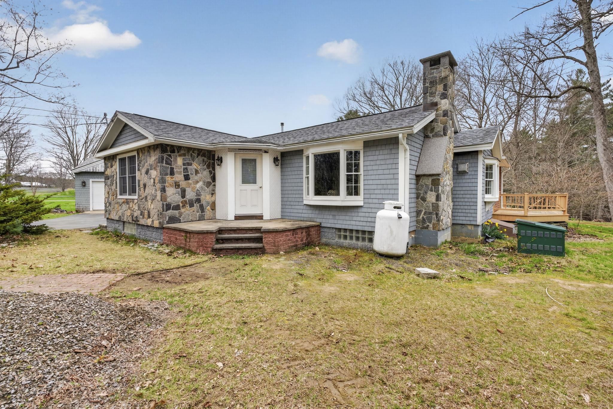 405 N River Rd, Epping, NH 03042