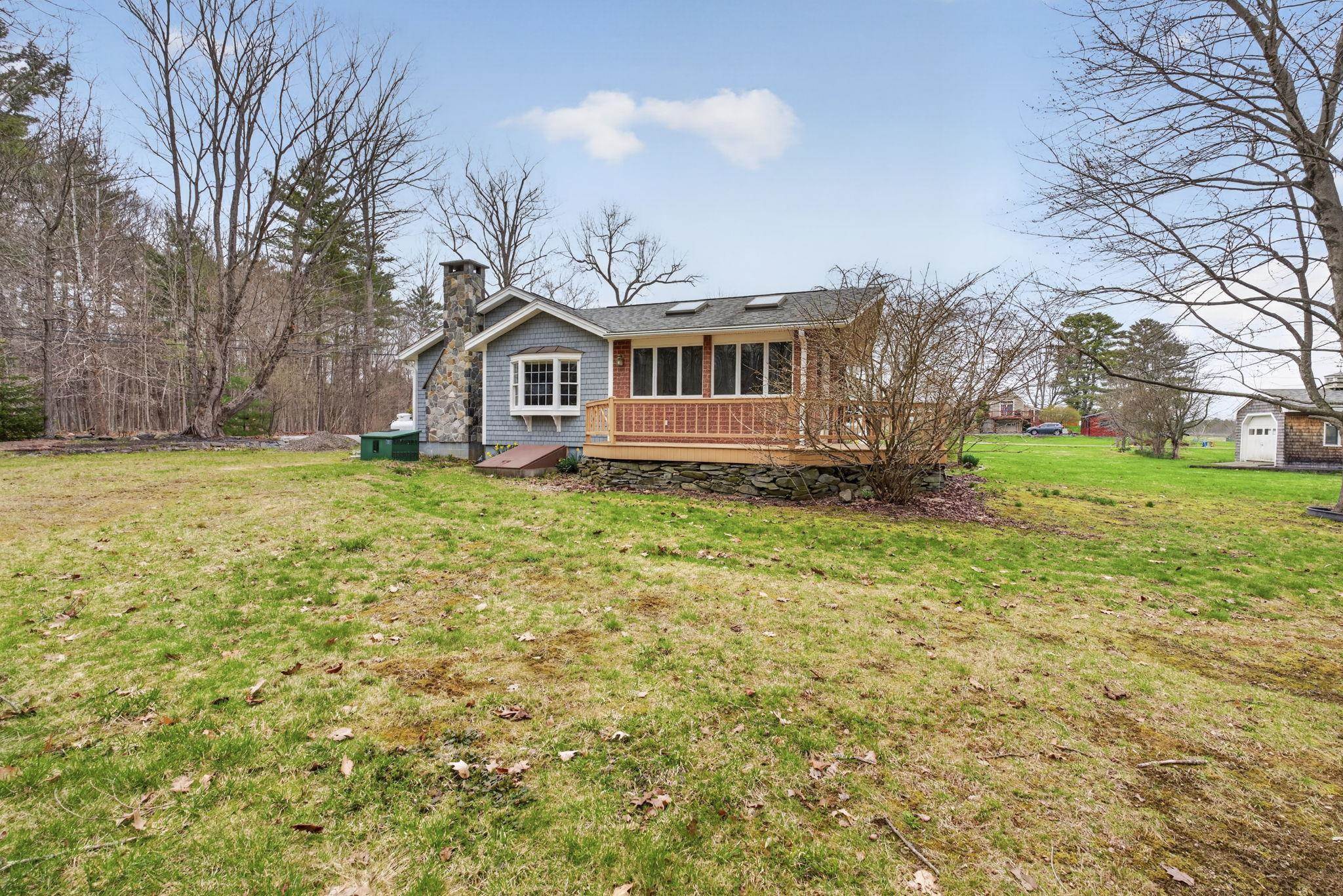 405 N River Rd, Epping, NH 03042