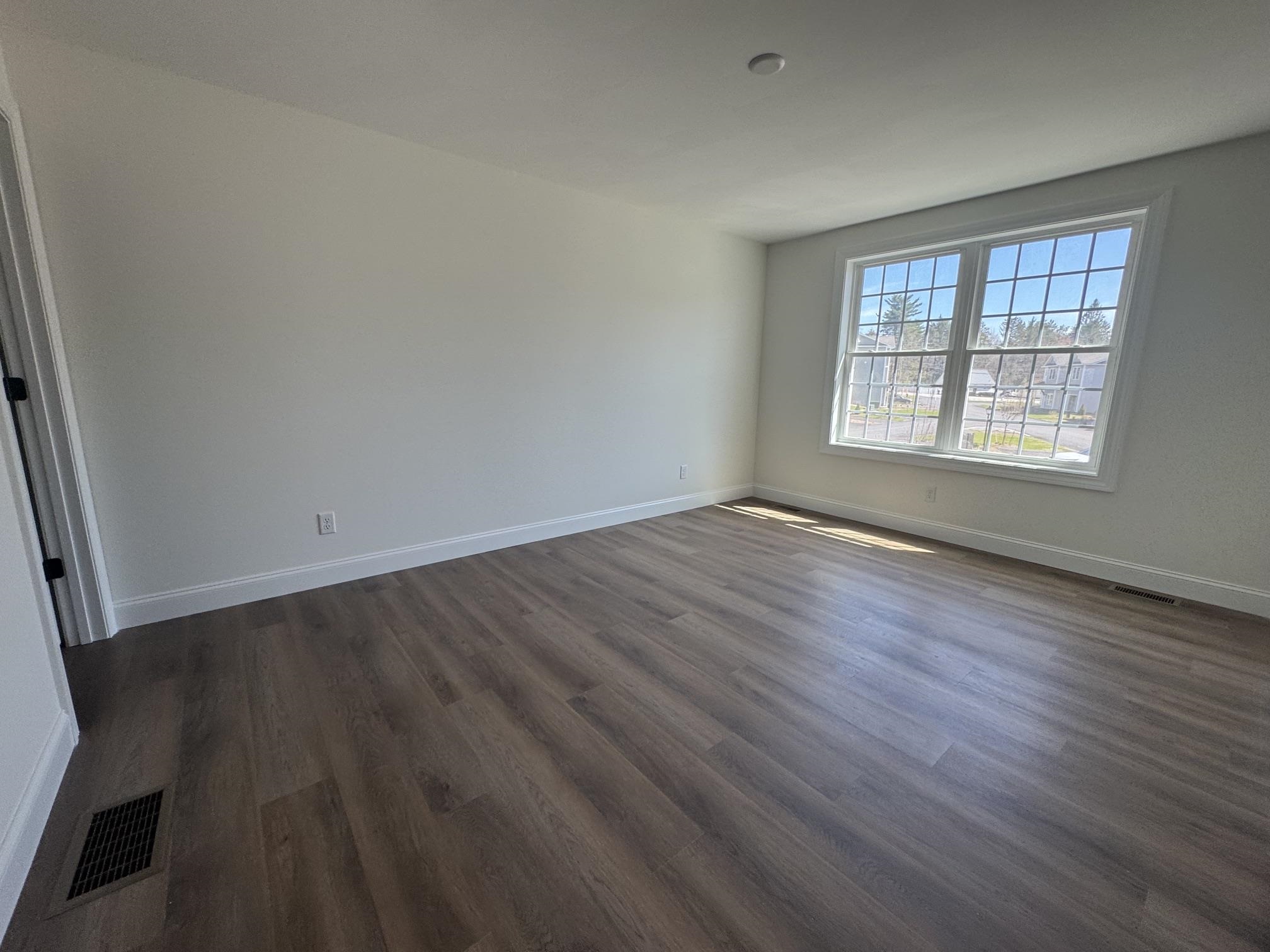 8A Dearborn Cir, Goffstown, NH 03045